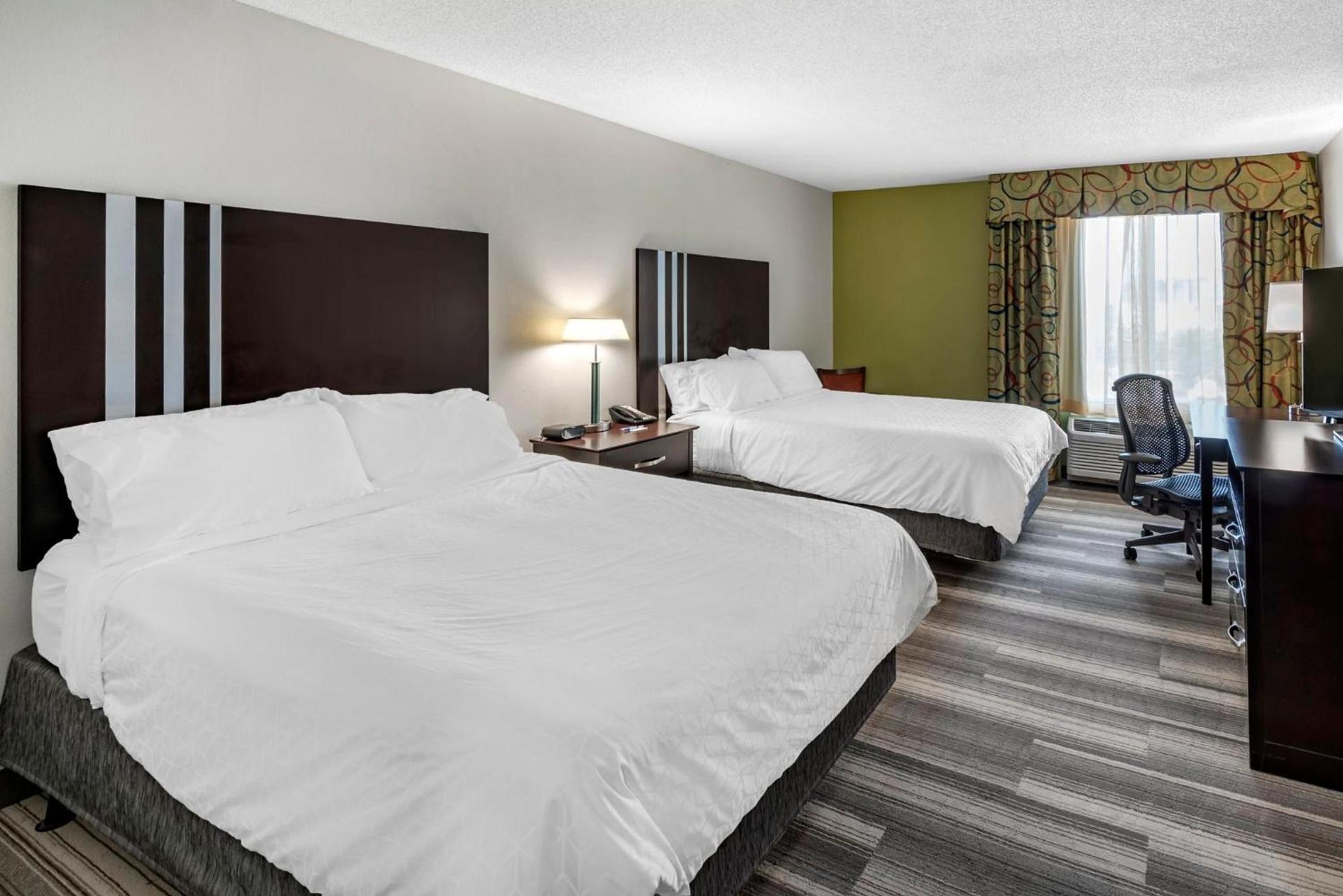 Holiday Inn Express Hotel & Suites Cincinnati-Blue Ash by IHG photo 22