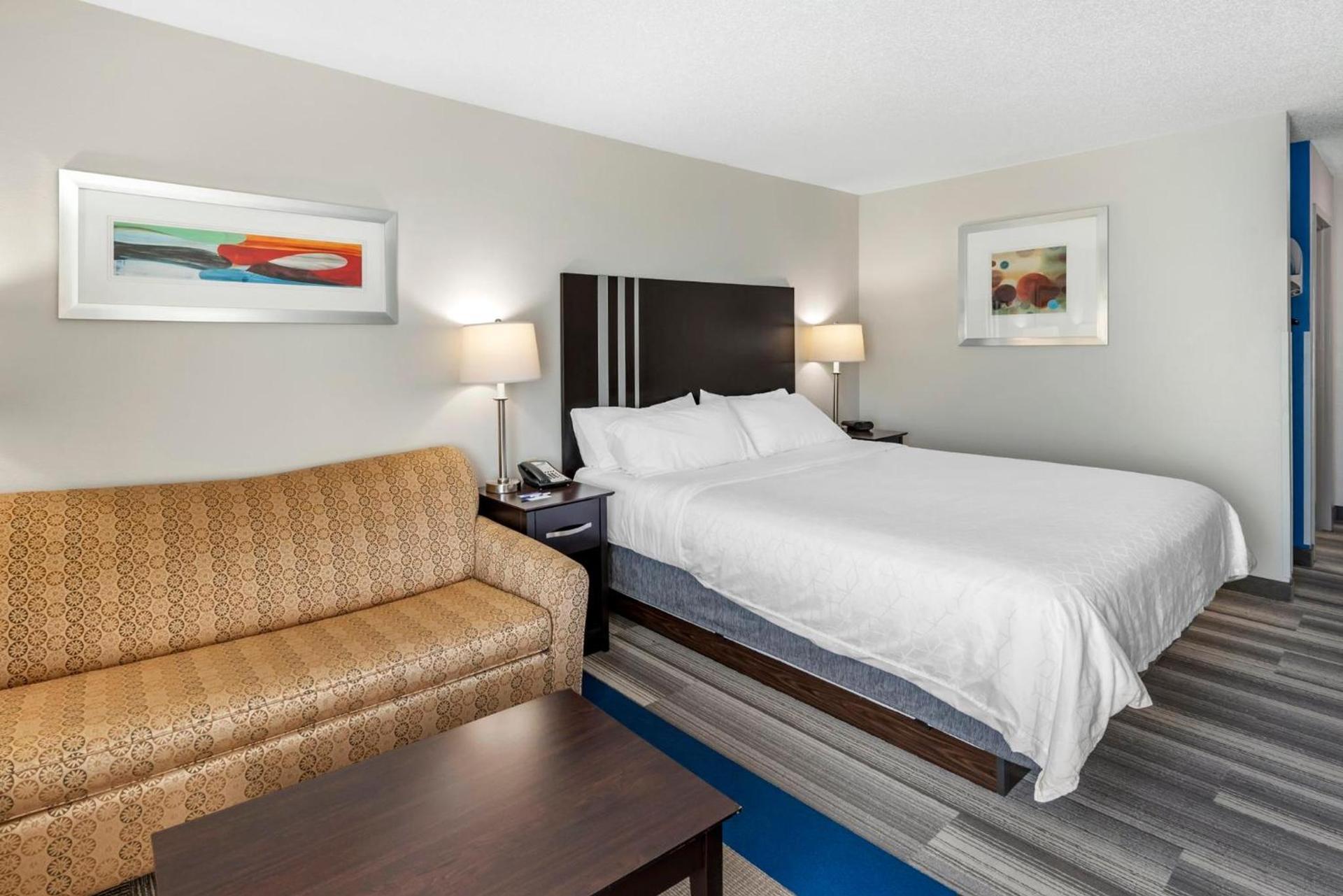 Holiday Inn Express Hotel & Suites Cincinnati-Blue Ash by IHG photo 32