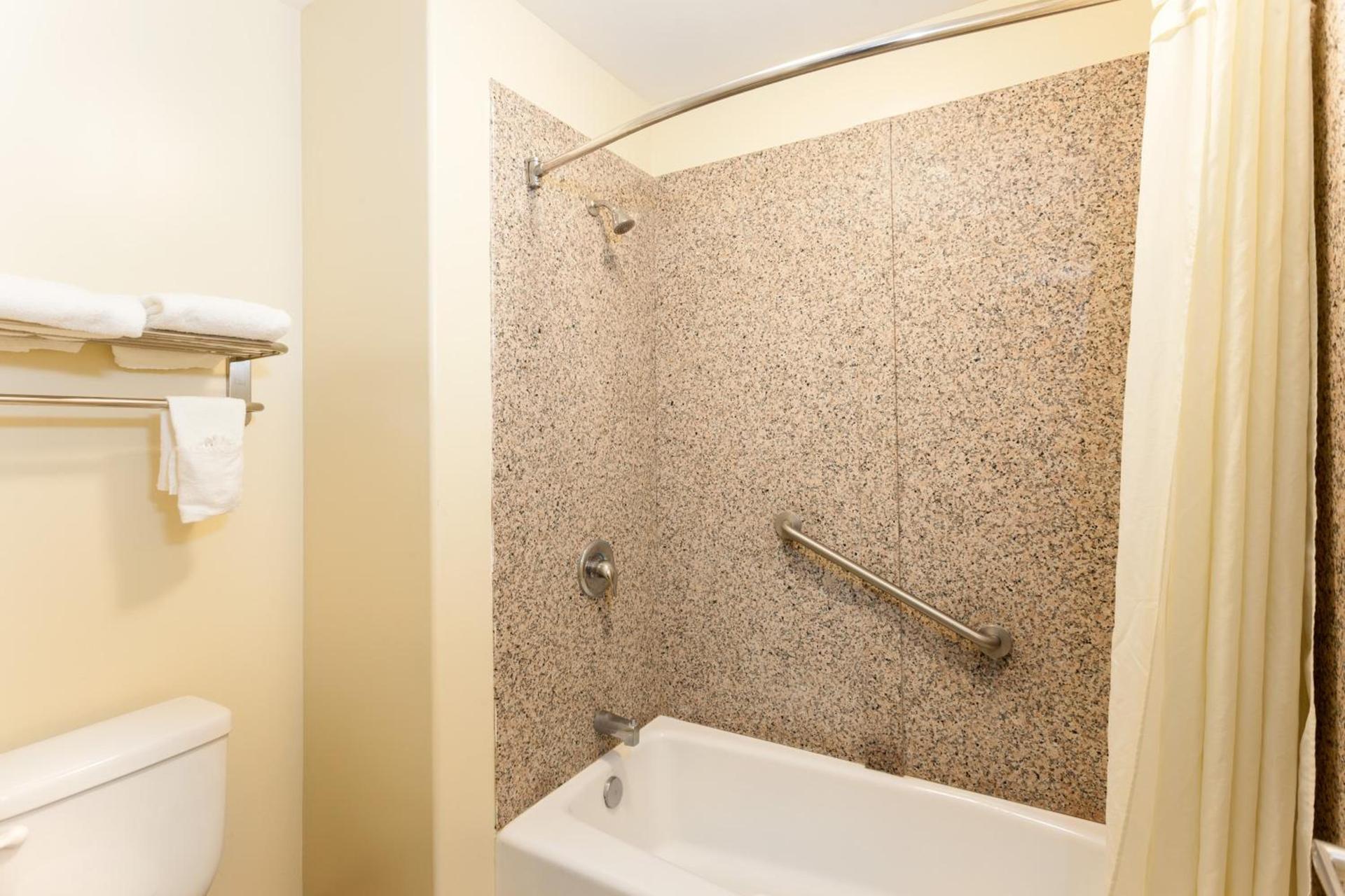 Travelodge by Wyndham Brea photo 14