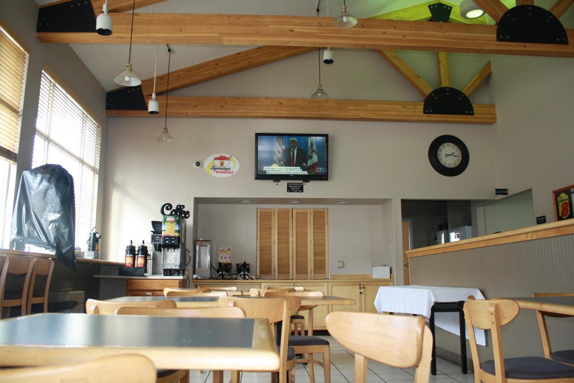 Super 8 by Wyndham Helena photo 23