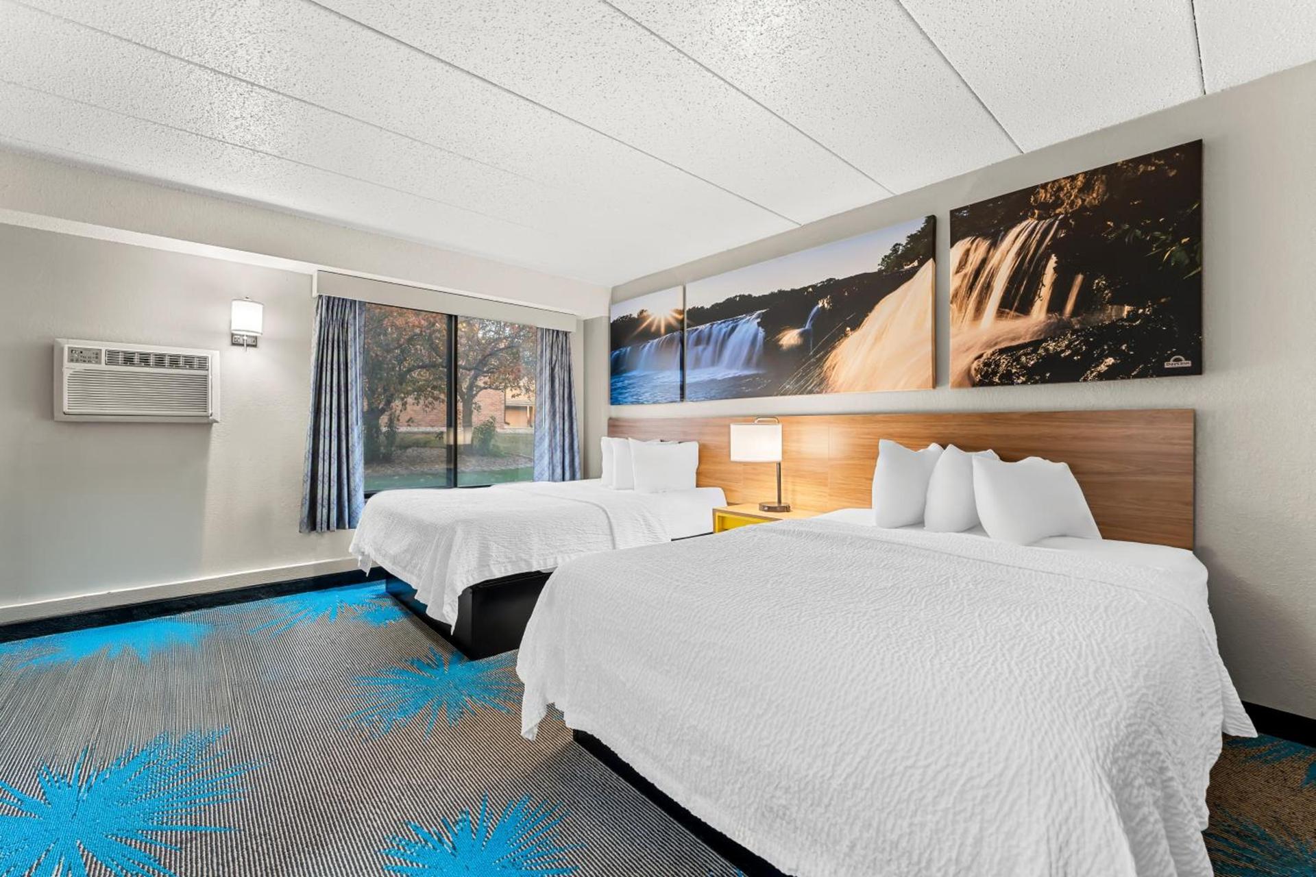 Days Inn by Wyndham Sioux Falls photo 73