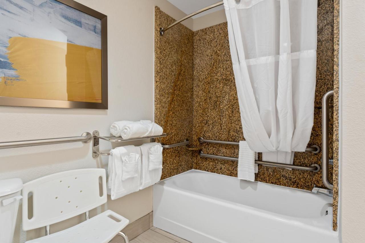 Comfort Suites Augusta Riverwatch photo 55