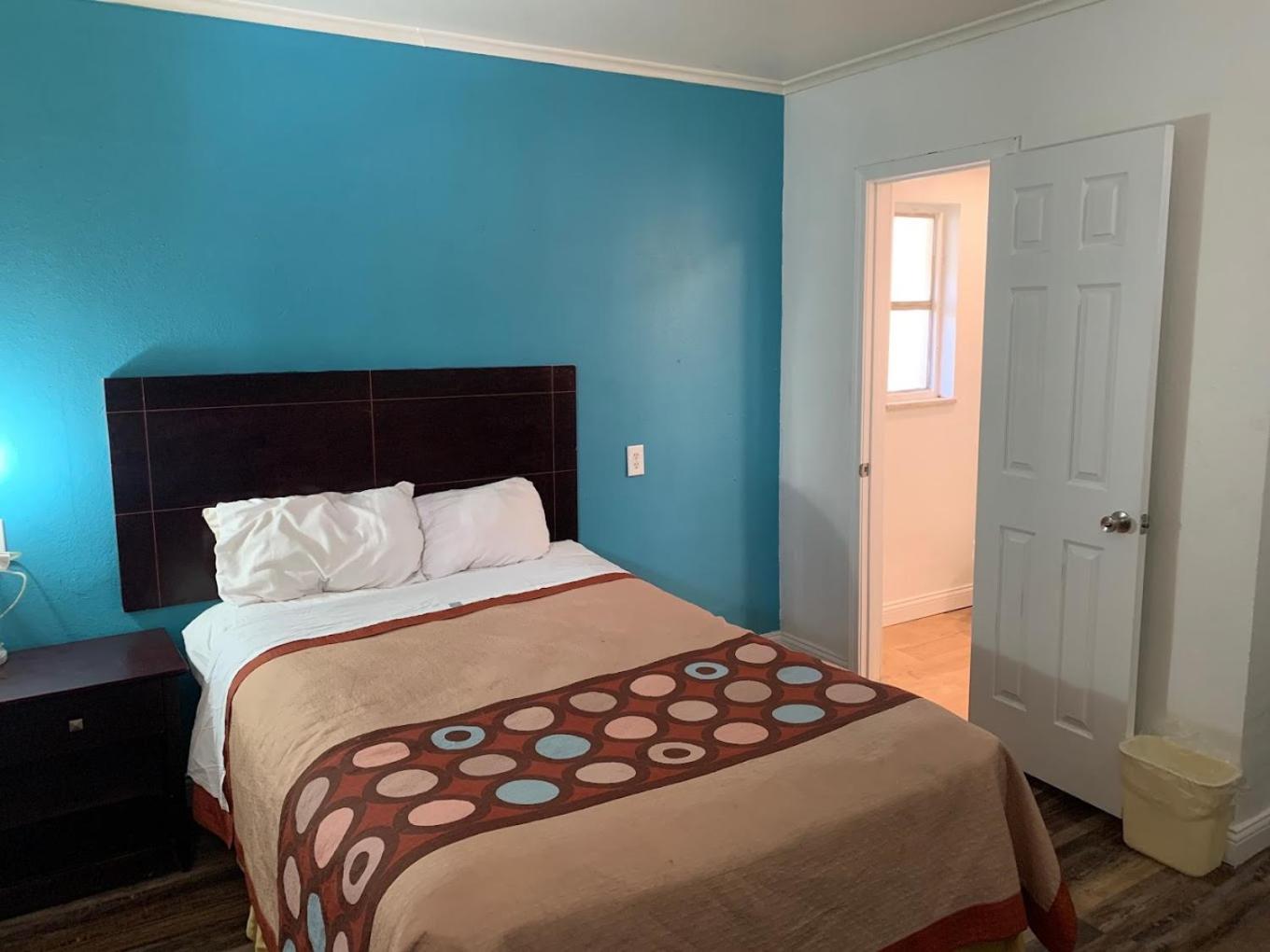 Holiday Motel photo 5