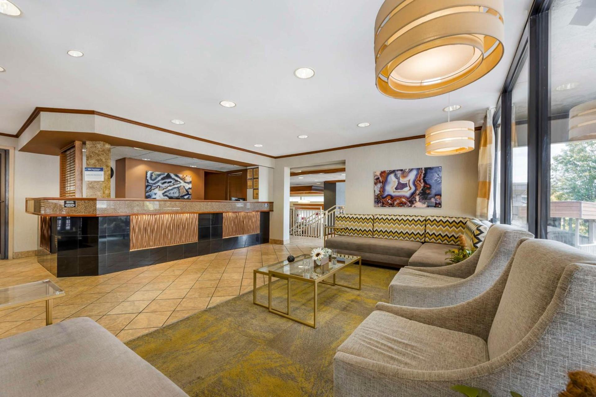 Best Western Plus Landing View Inn & Suites photo 2