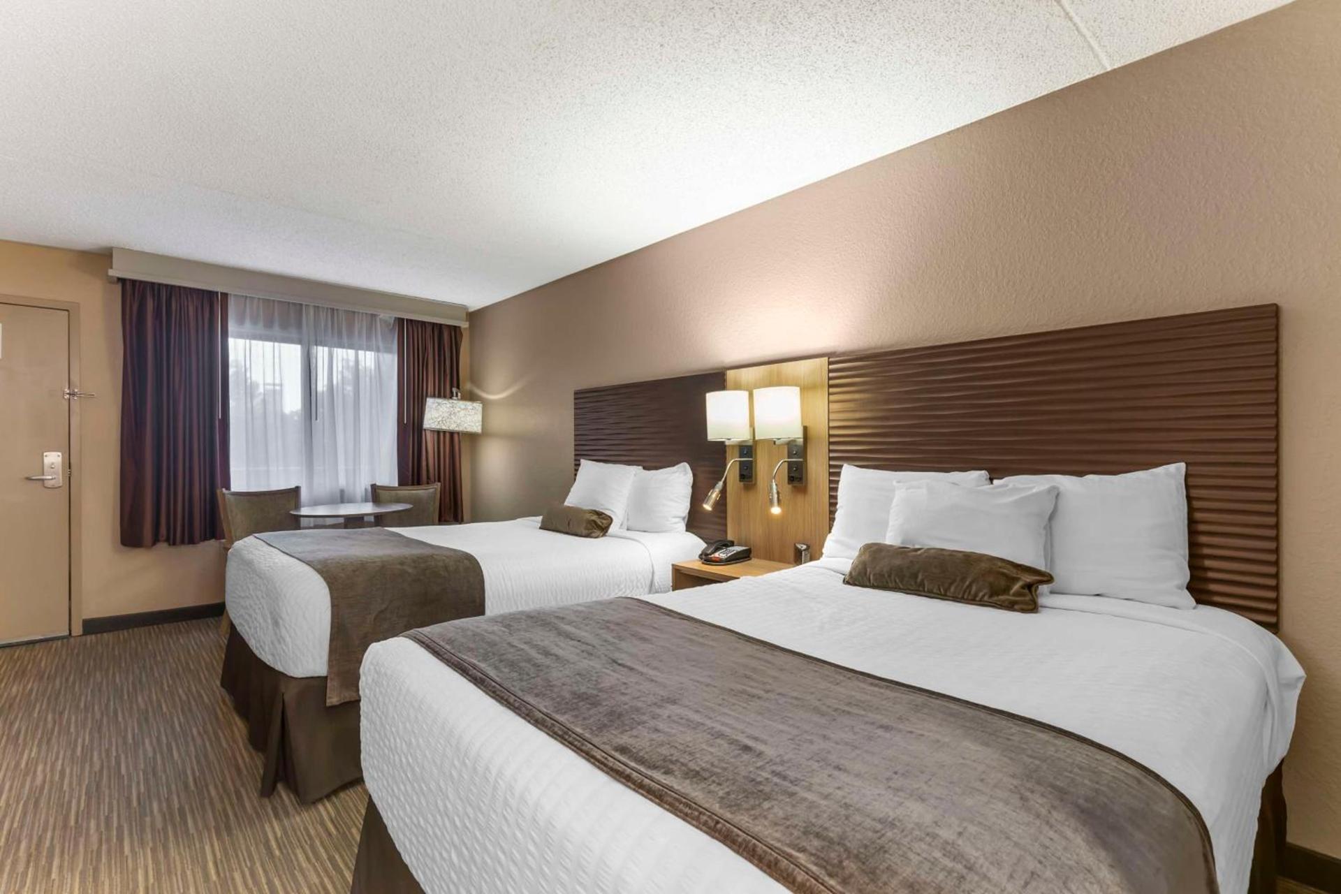 Best Western Plus Landing View Inn & Suites photo 3
