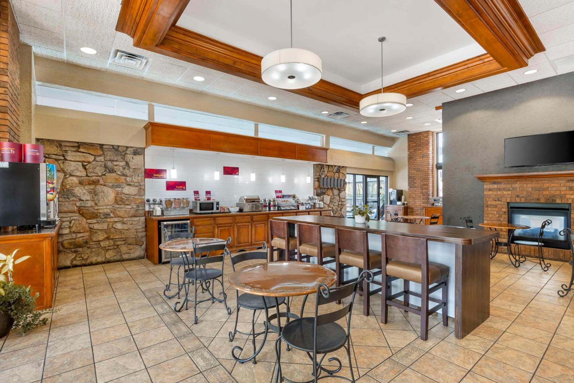 Best Western Plus Landing View Inn & Suites photo 5