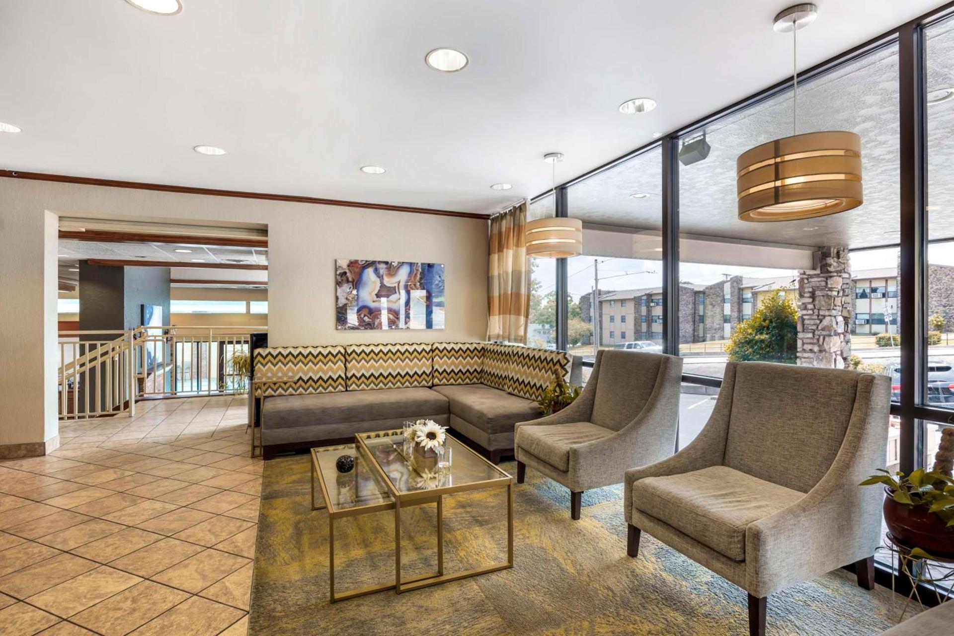 Best Western Plus Landing View Inn & Suites photo 12