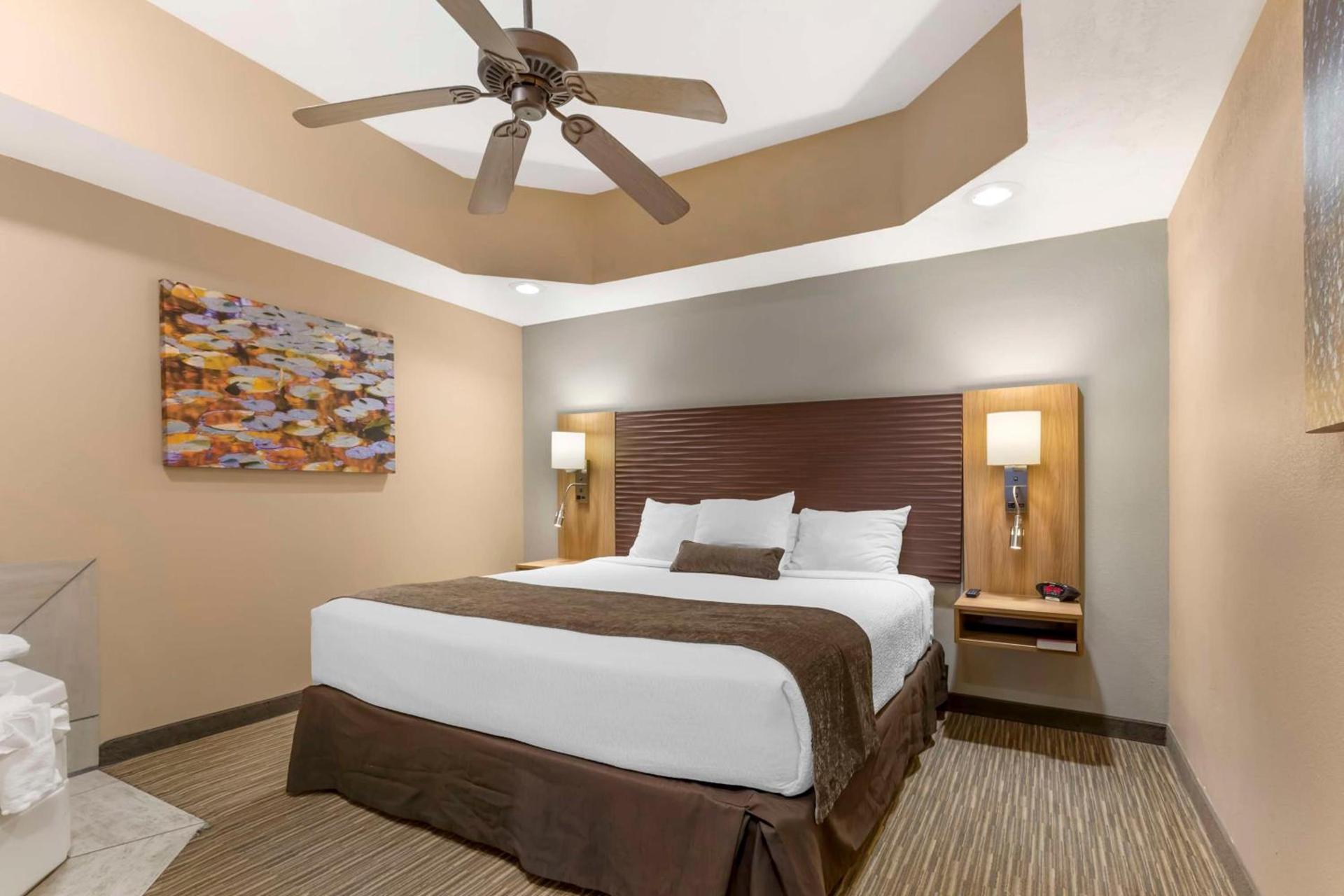 Best Western Plus Landing View Inn & Suites photo 14