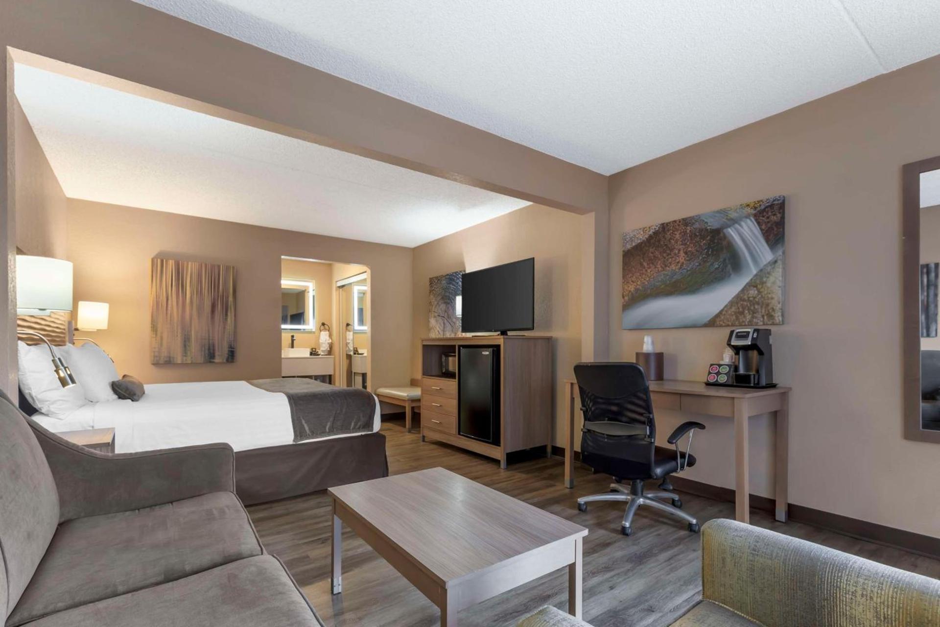 Best Western Plus Landing View Inn & Suites photo 17
