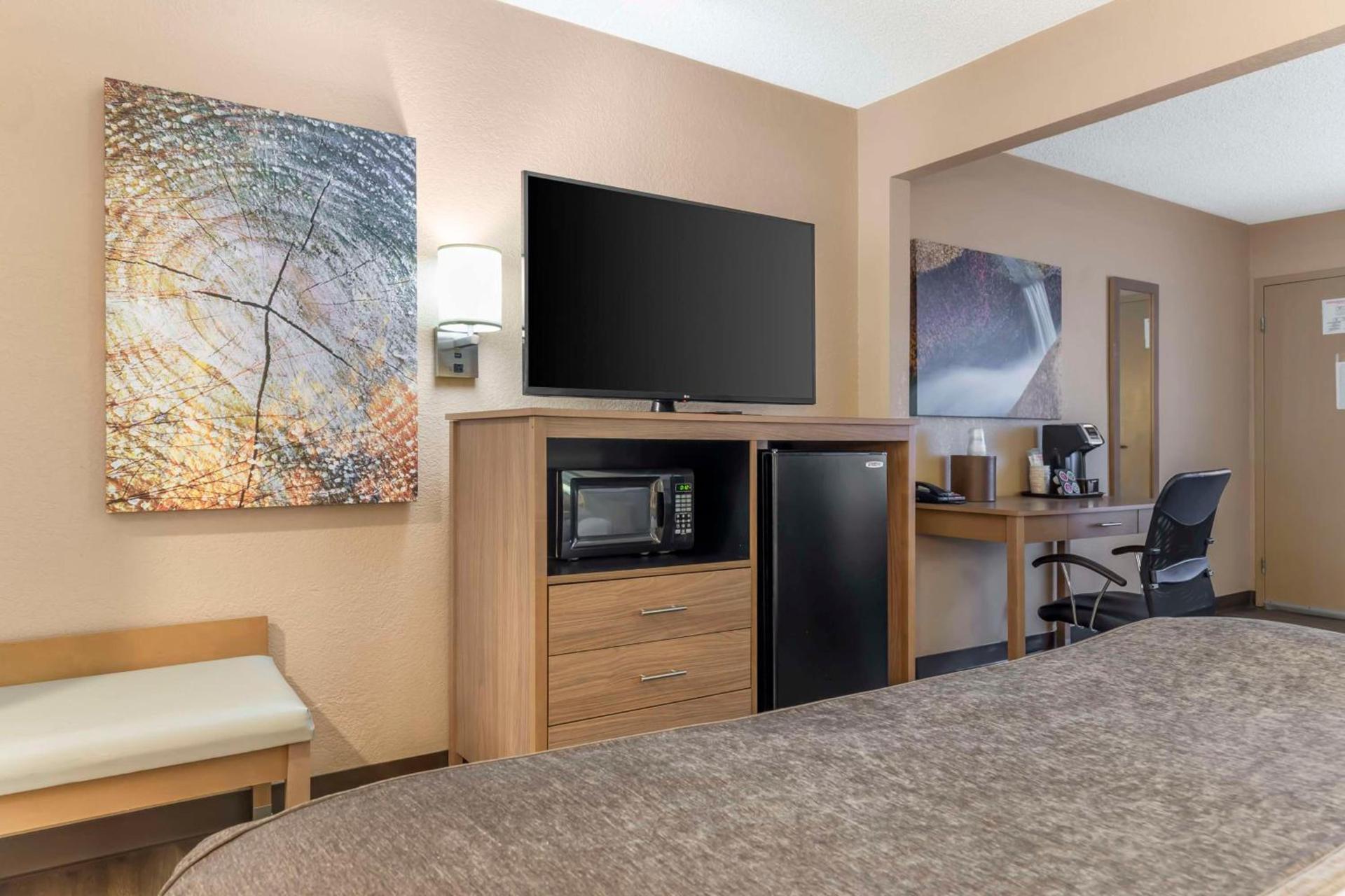 Best Western Plus Landing View Inn & Suites photo 19