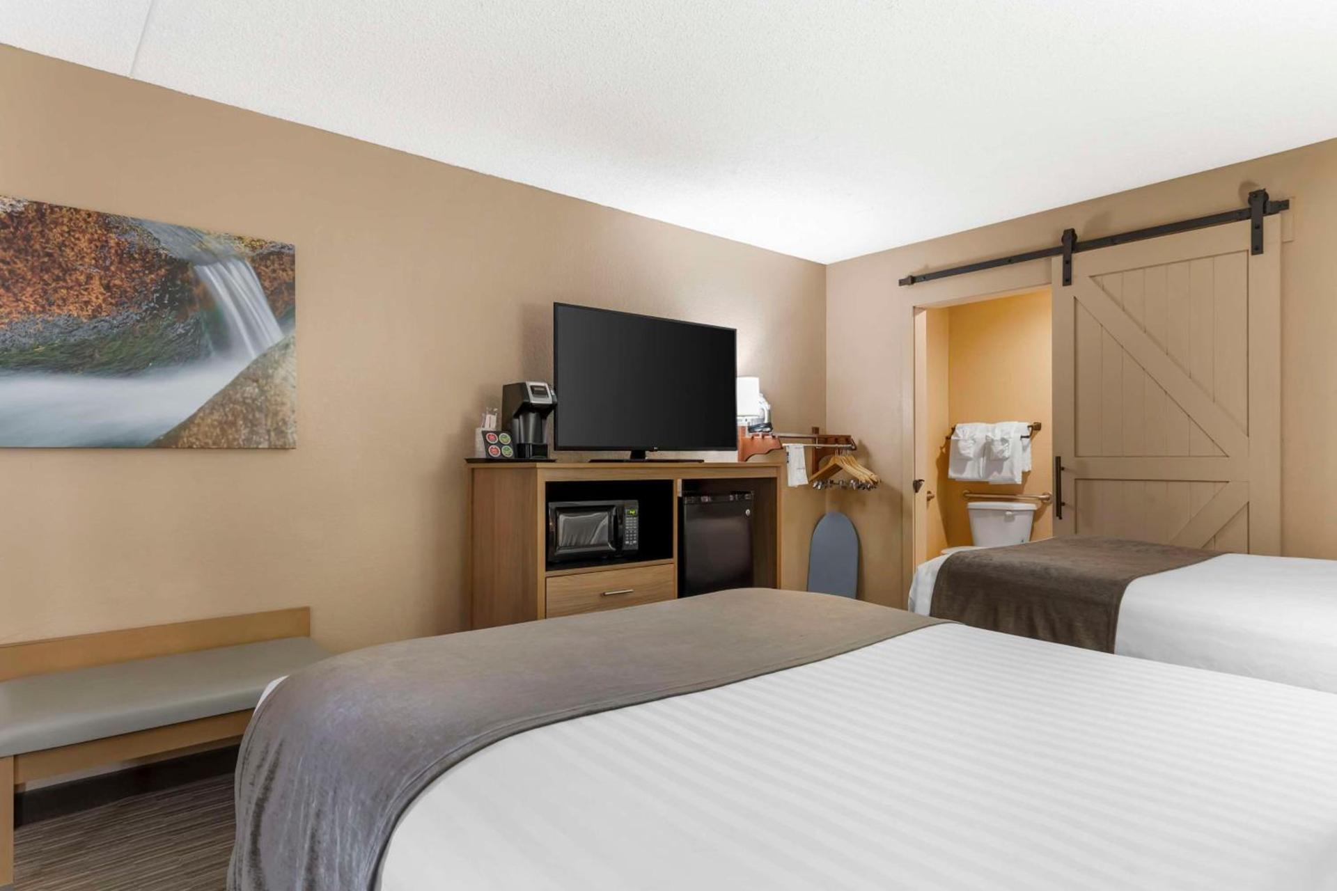 Best Western Plus Landing View Inn & Suites photo 25