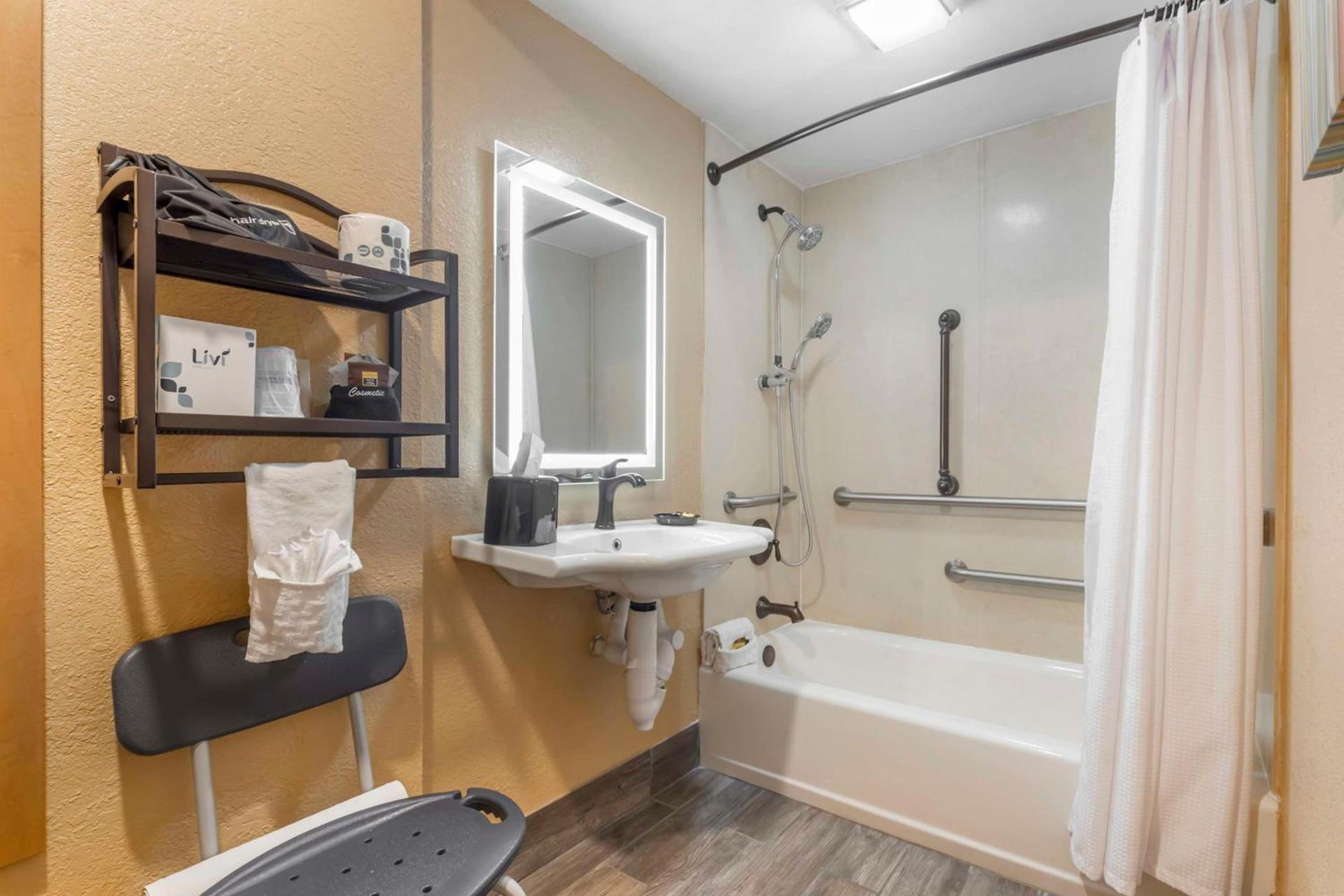 Best Western Plus Landing View Inn & Suites photo 27
