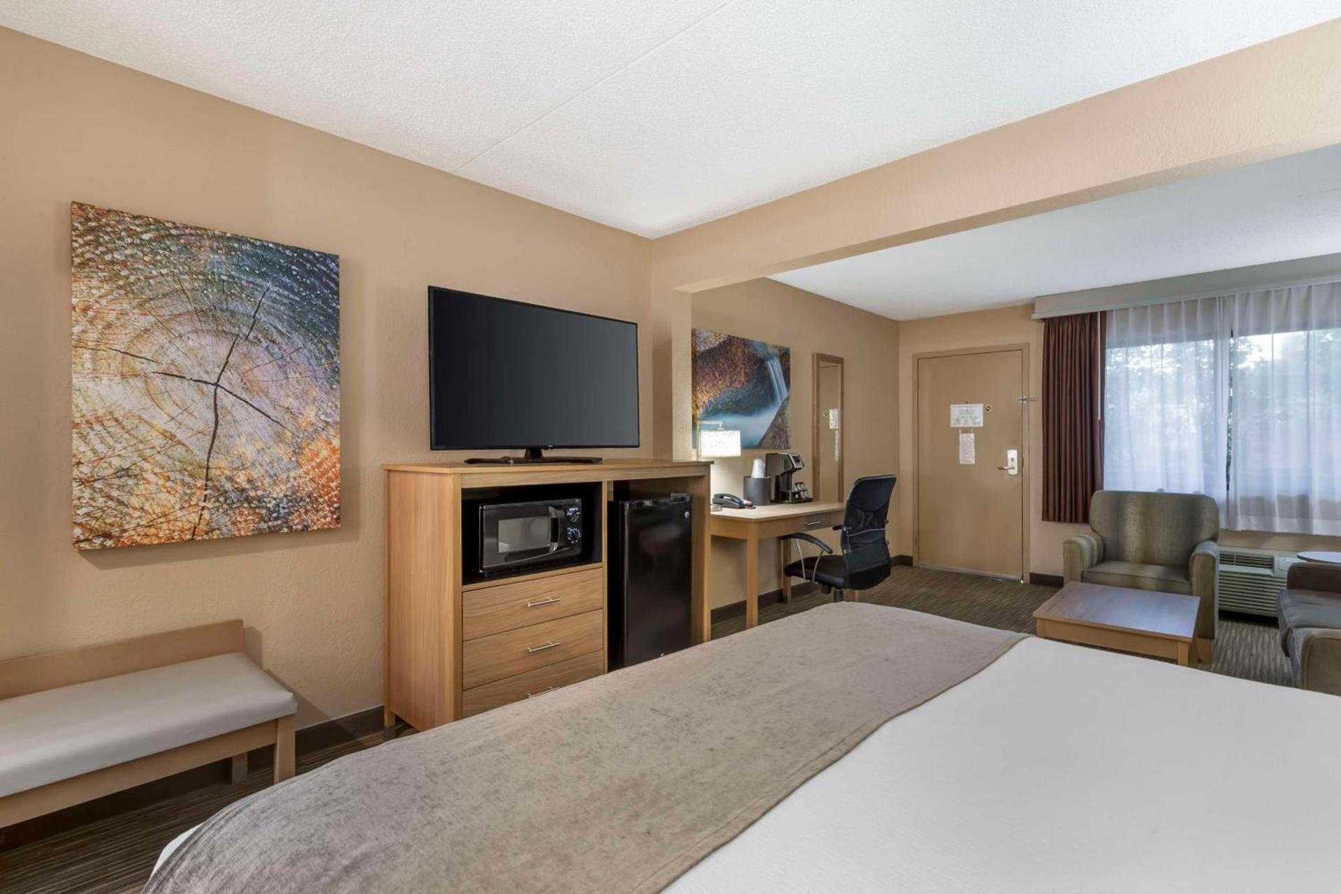 Best Western Plus Landing View Inn & Suites photo 29