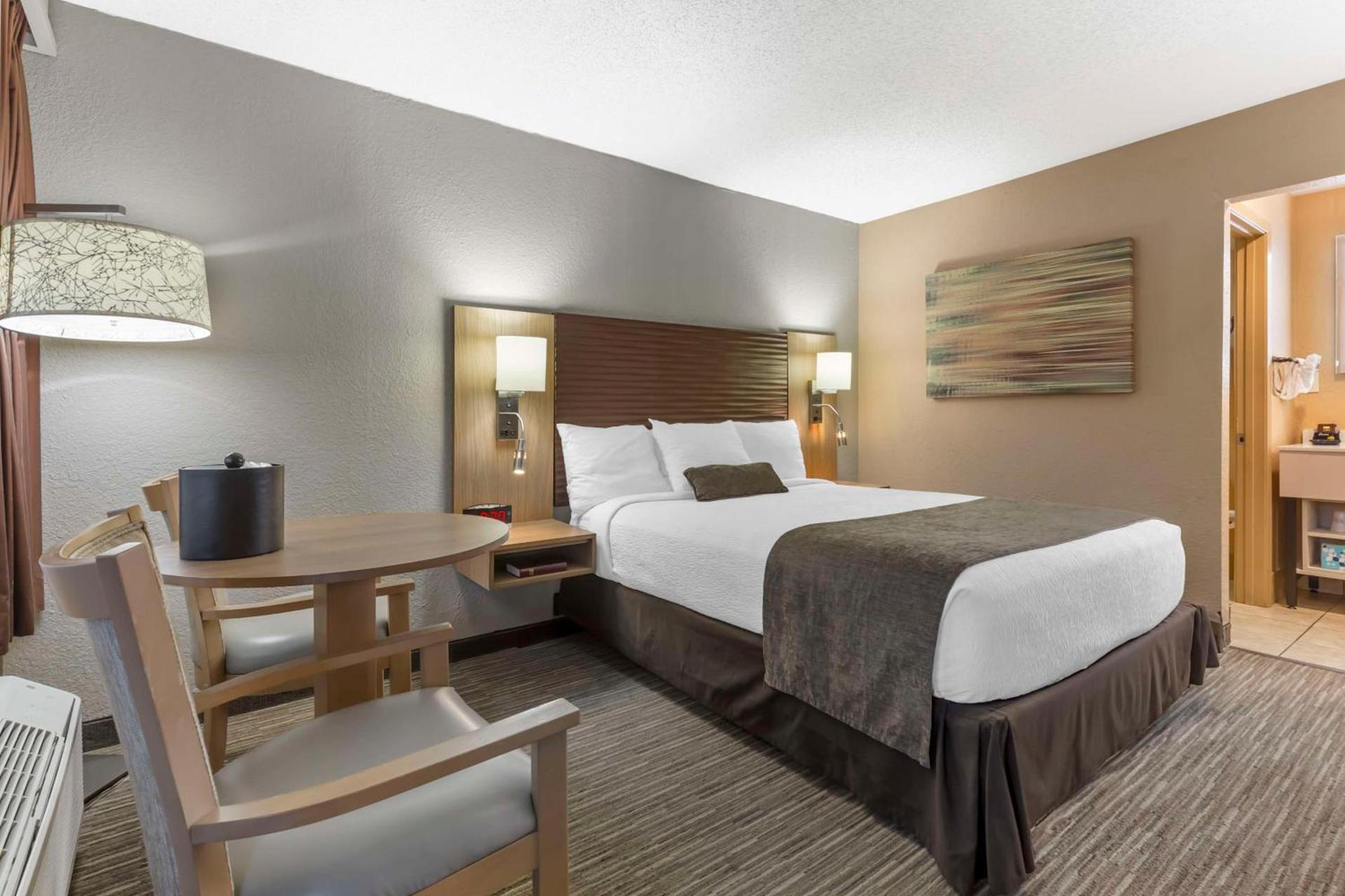 Best Western Plus Landing View Inn & Suites photo 31