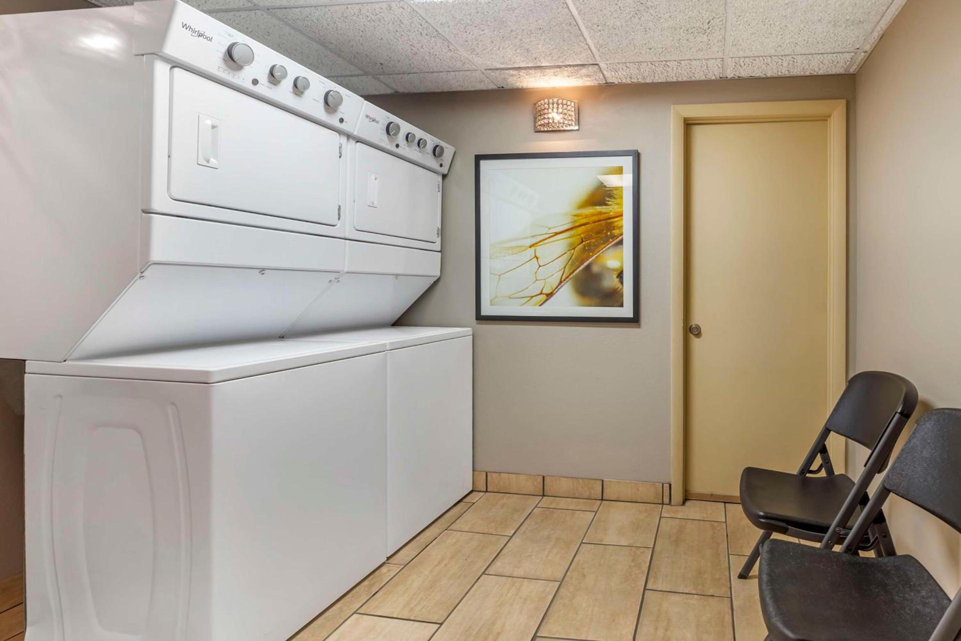 Best Western Plus Landing View Inn & Suites photo 35