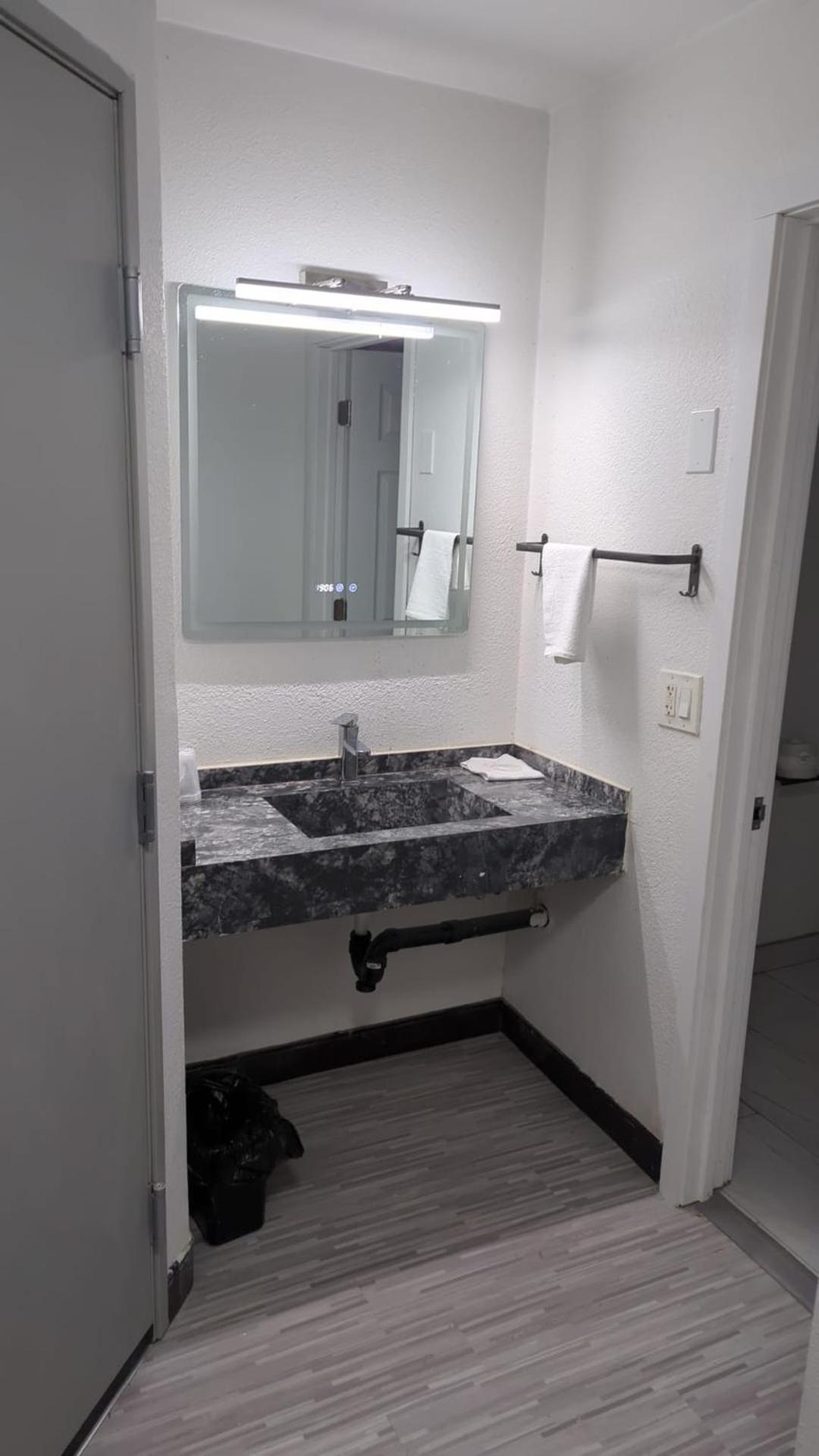 Evergreen Inn & Suites Portland photo 27