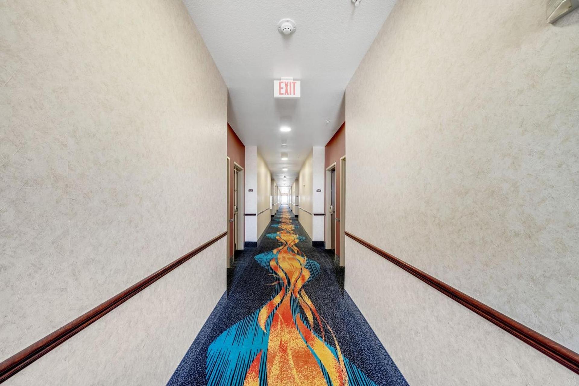 Clarion Inn & Suites Weatherford South photo 44