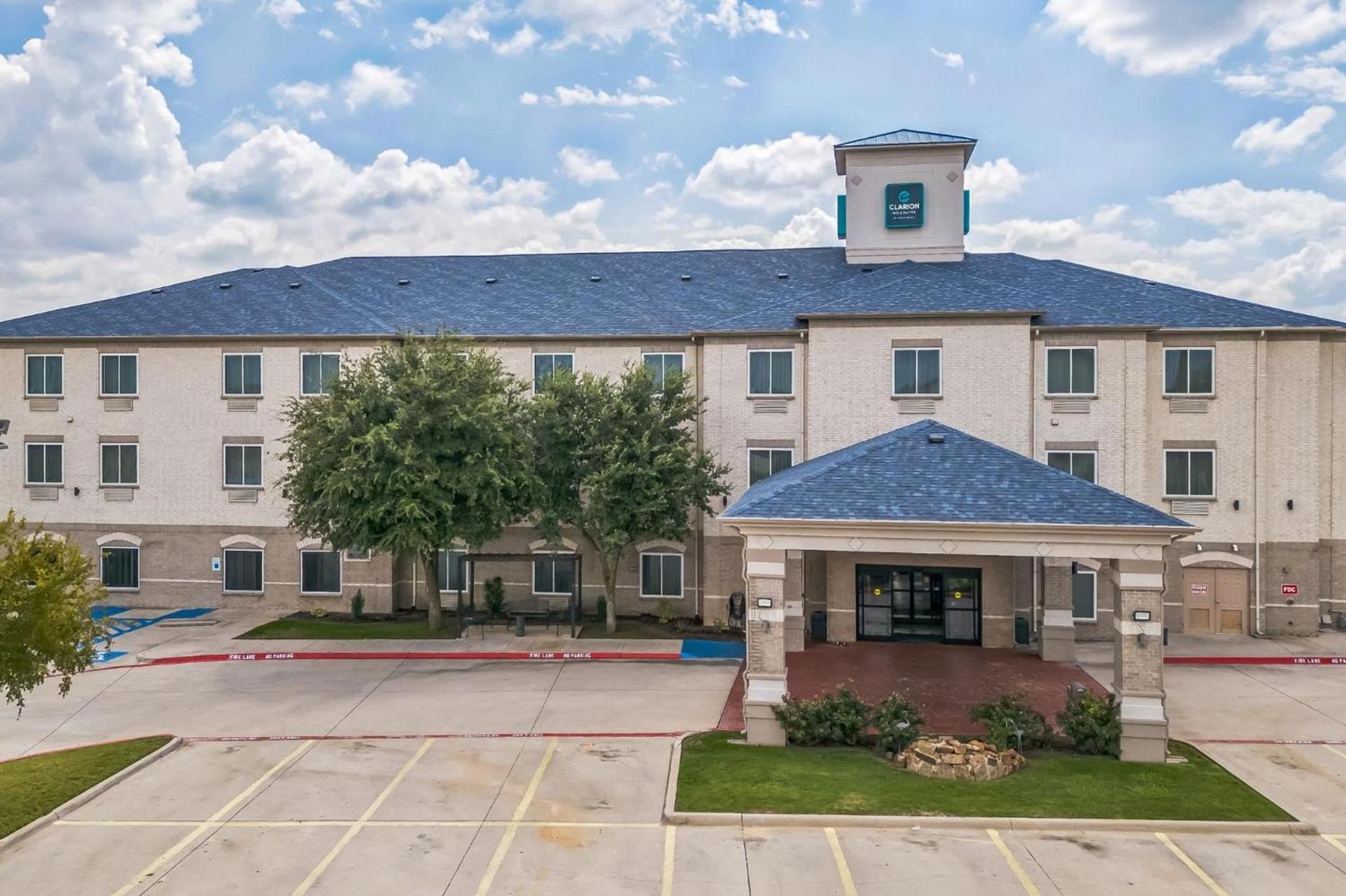 Clarion Inn & Suites Weatherford South — hotel in Weatherford