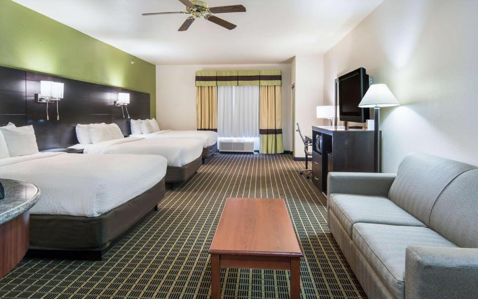 Clarion Inn & Suites Weatherford South photo 45