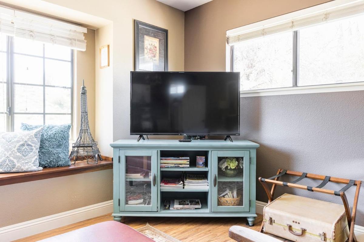Contemporary Country Charm Suite photo 7
