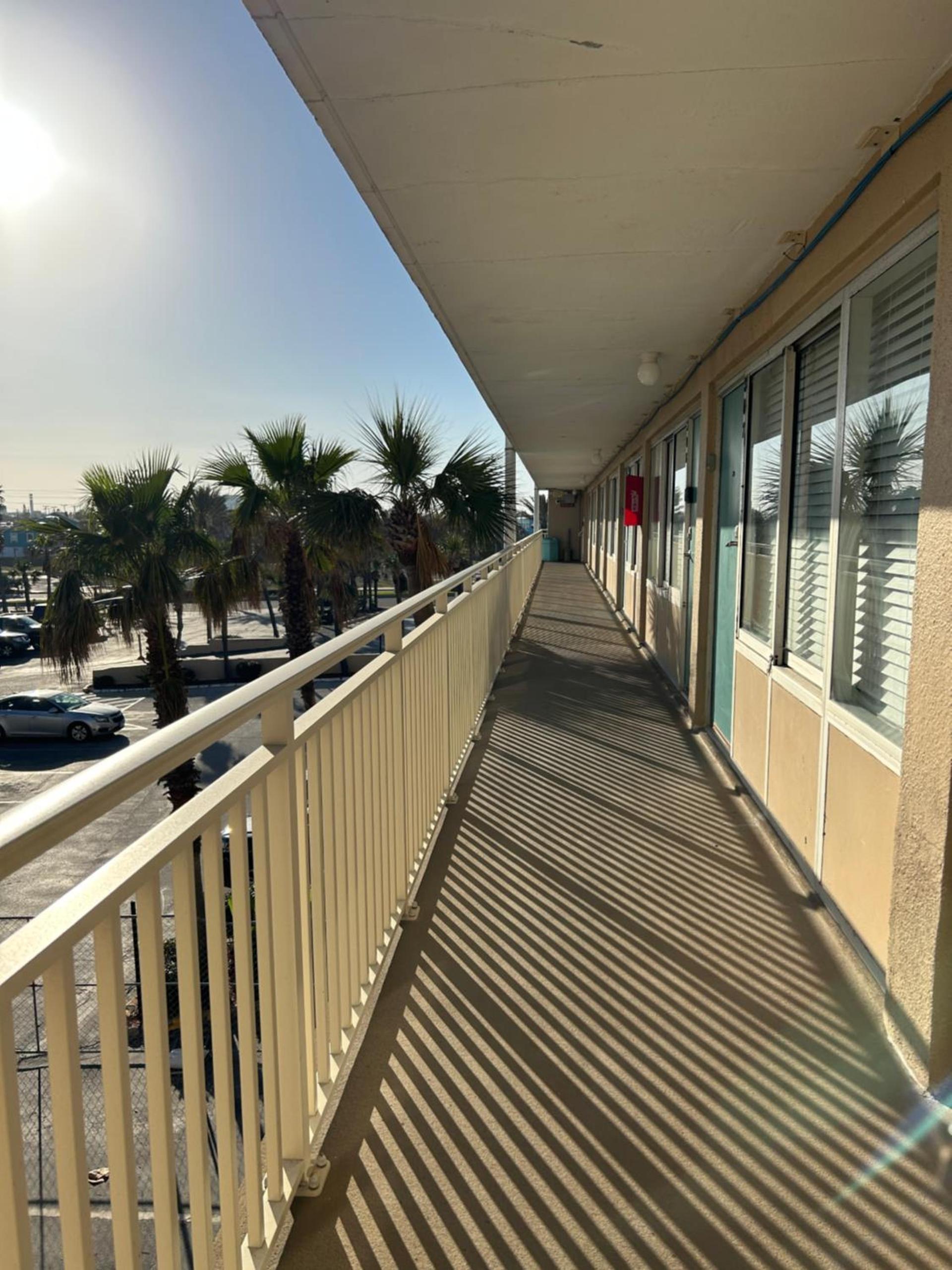 Daytona Inn Beach Studio photo 14