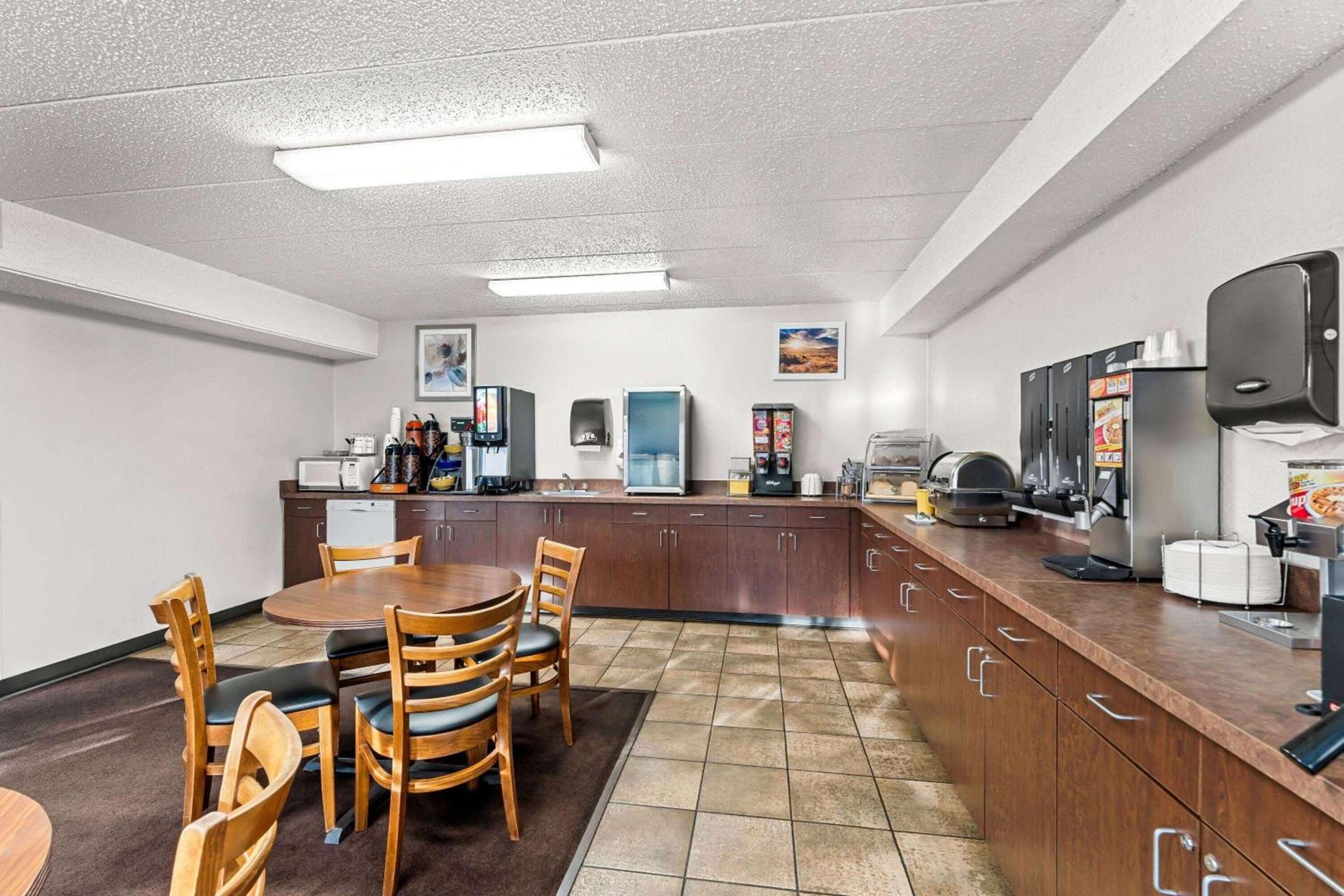 Days Inn by Wyndham Sioux Falls photo 10