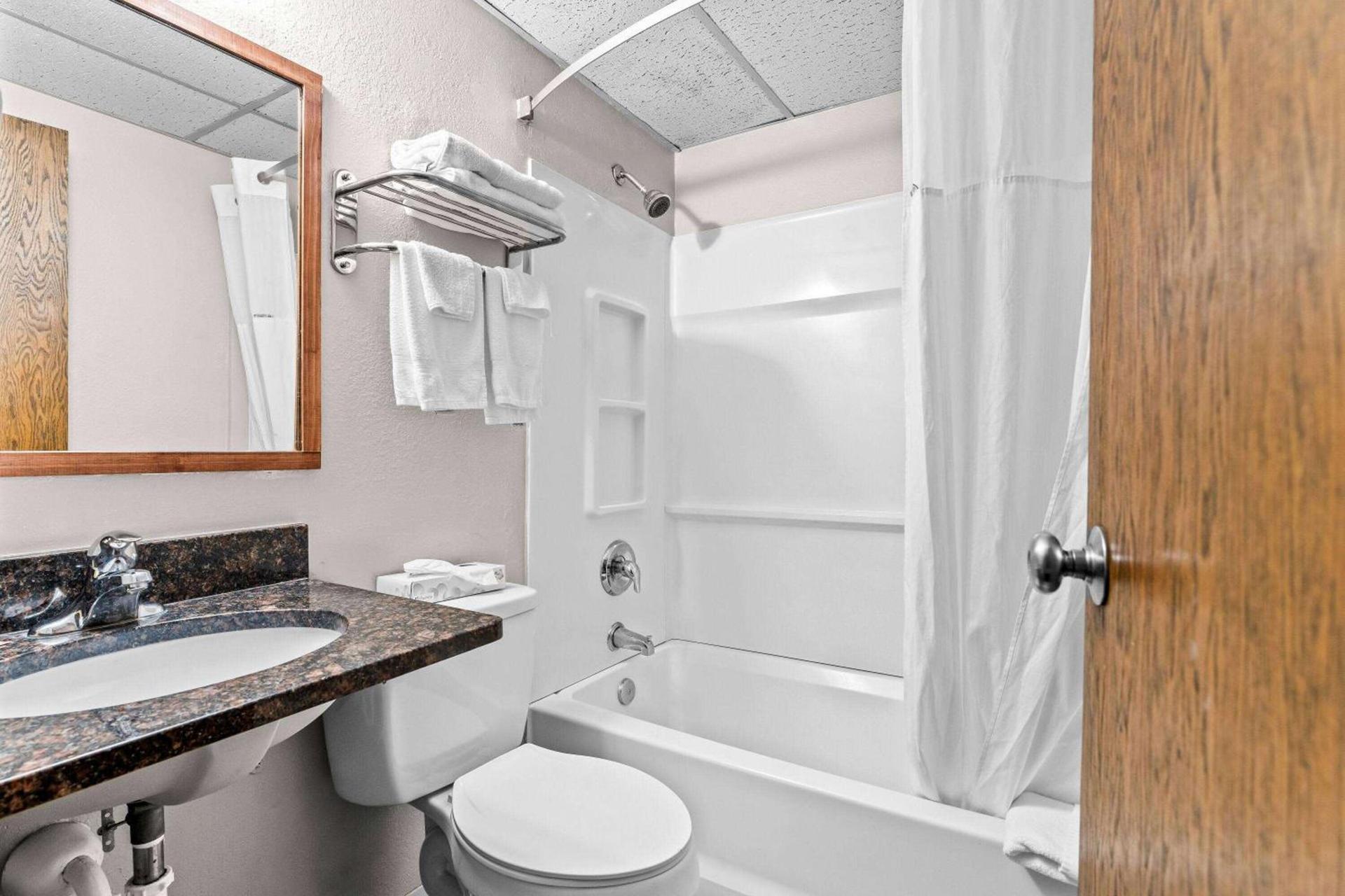 Days Inn by Wyndham Sioux Falls photo 15