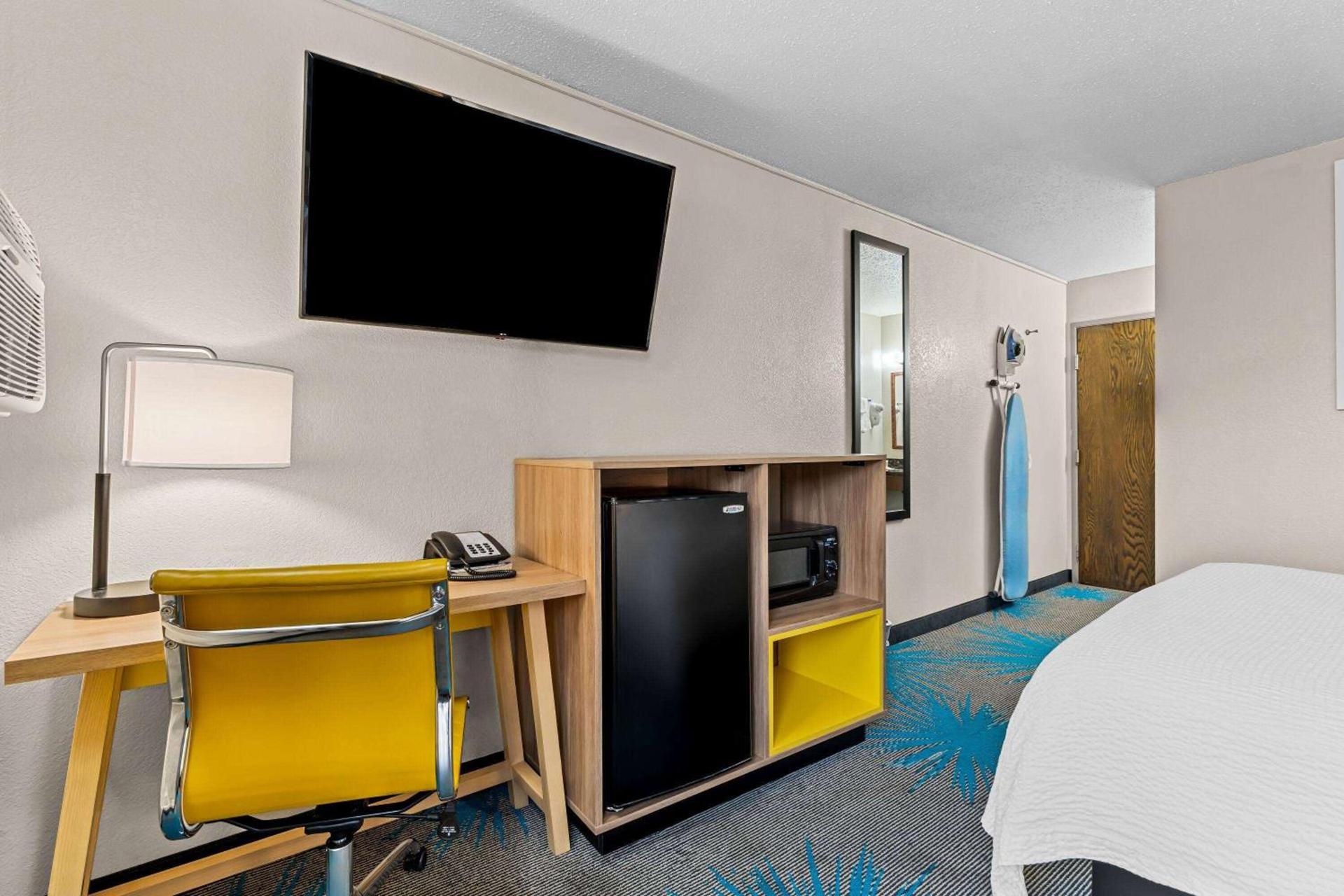 Days Inn by Wyndham Sioux Falls photo 17