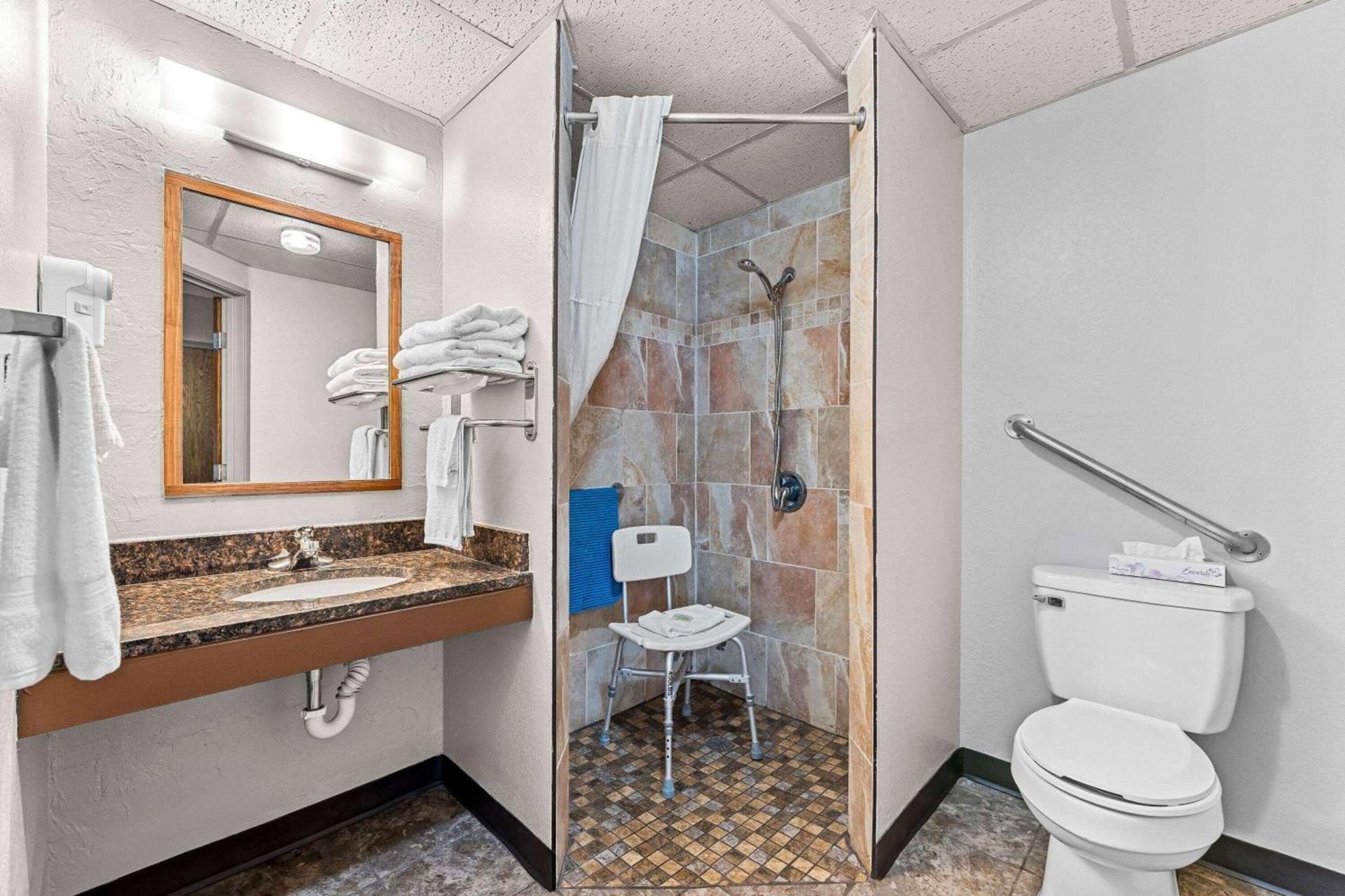 Days Inn by Wyndham Sioux Falls photo 19