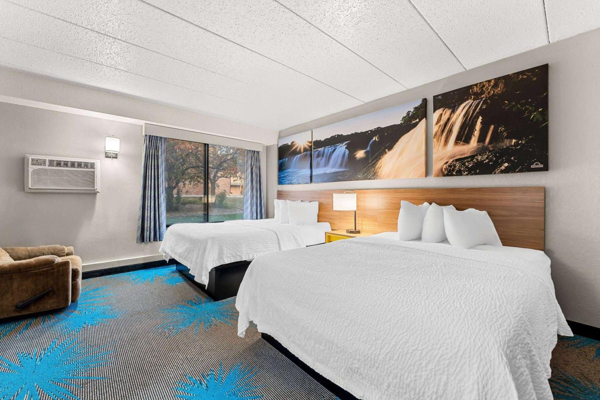 Days Inn by Wyndham Sioux Falls photo 21