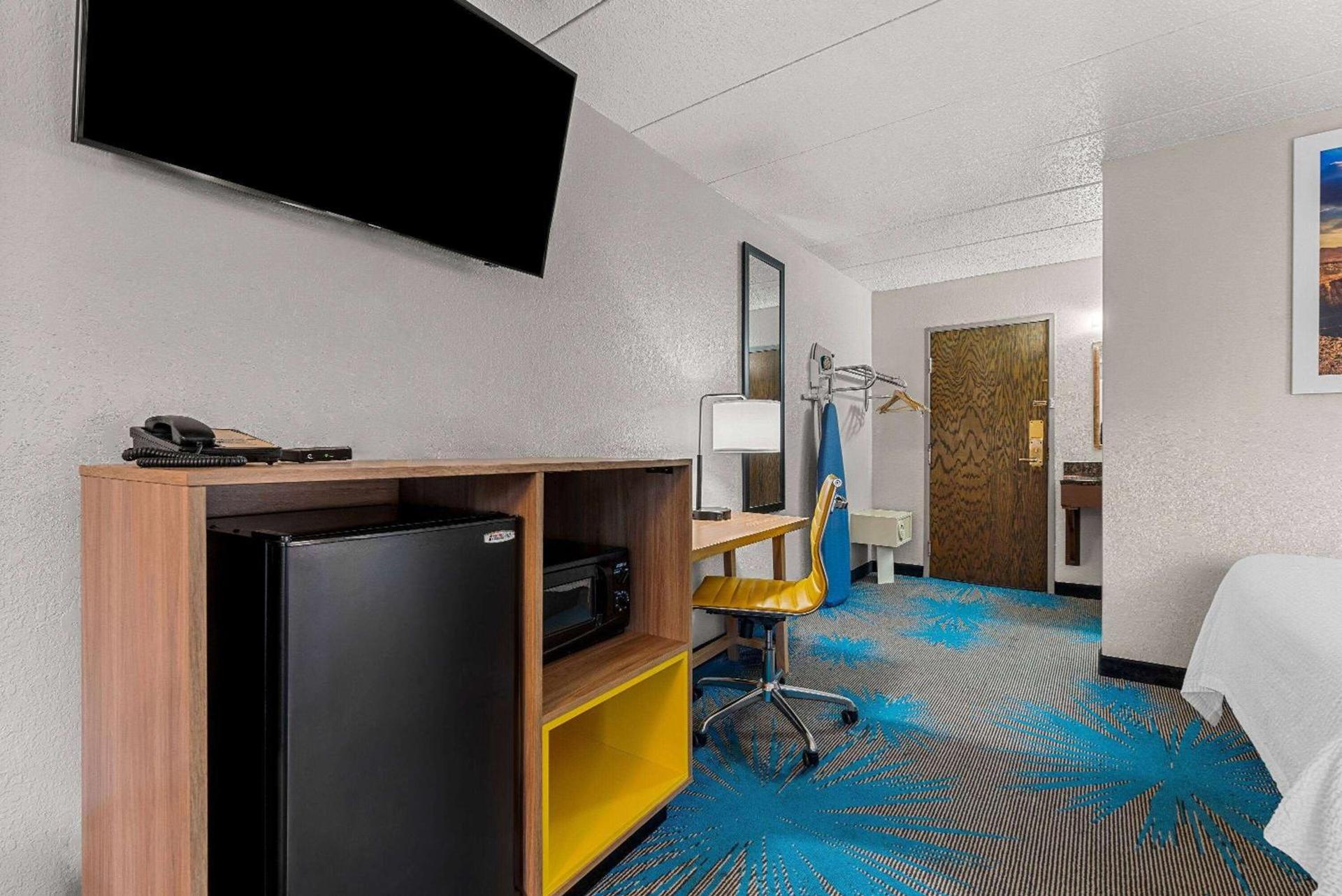 Days Inn by Wyndham Sioux Falls photo 23