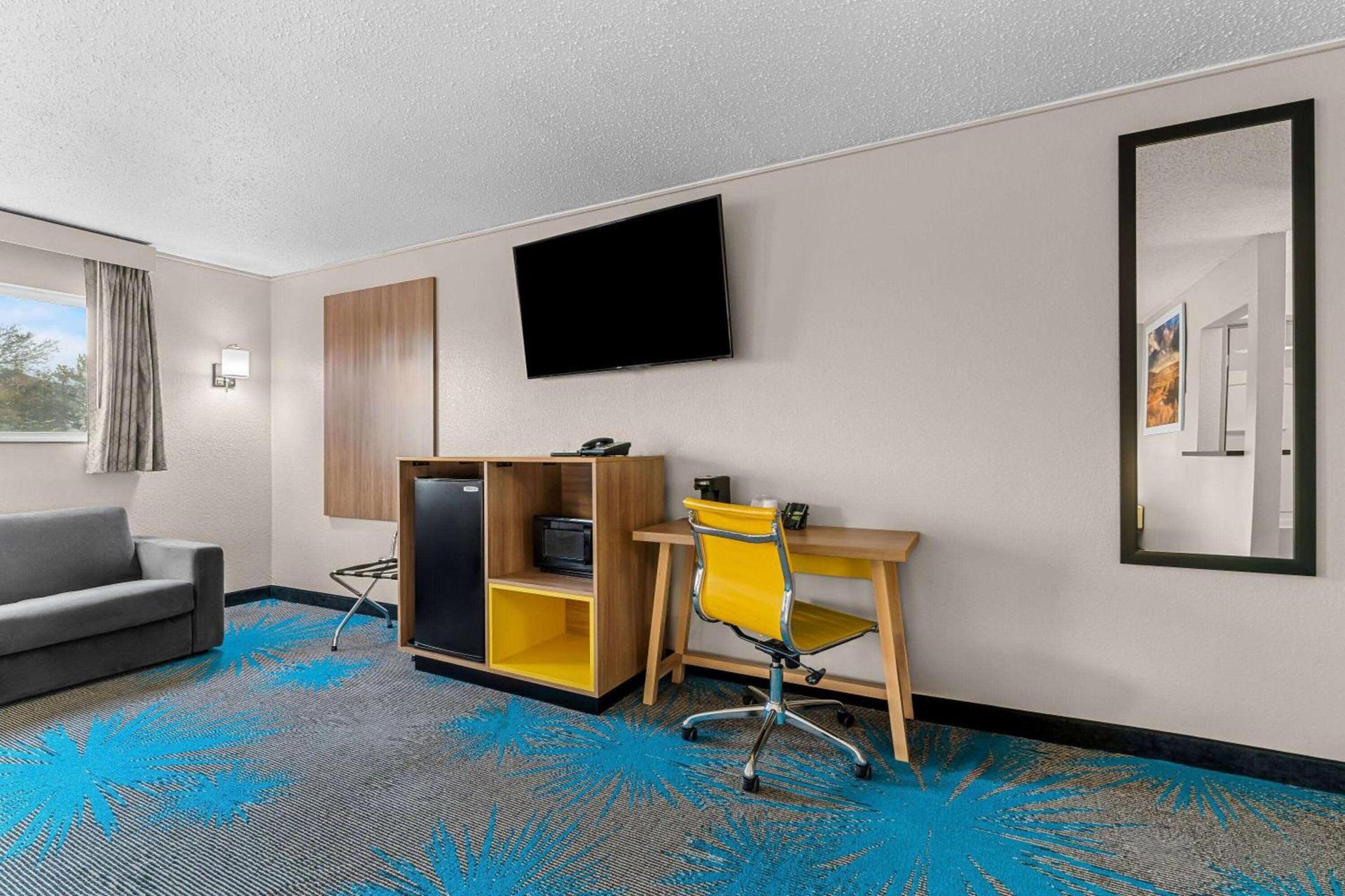 Days Inn by Wyndham Sioux Falls photo 26