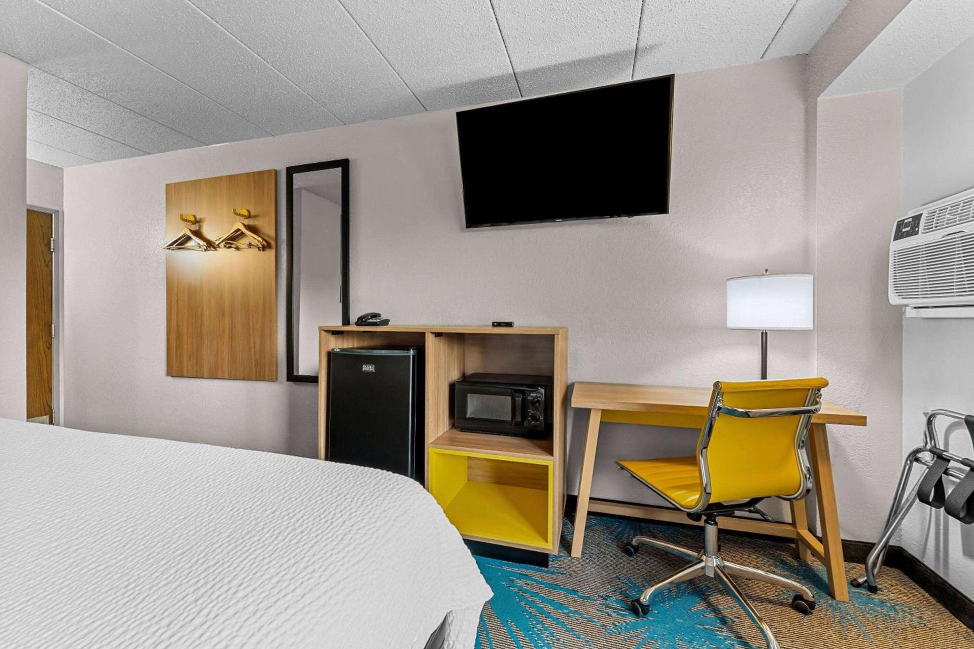 Days Inn by Wyndham Sioux Falls photo 28