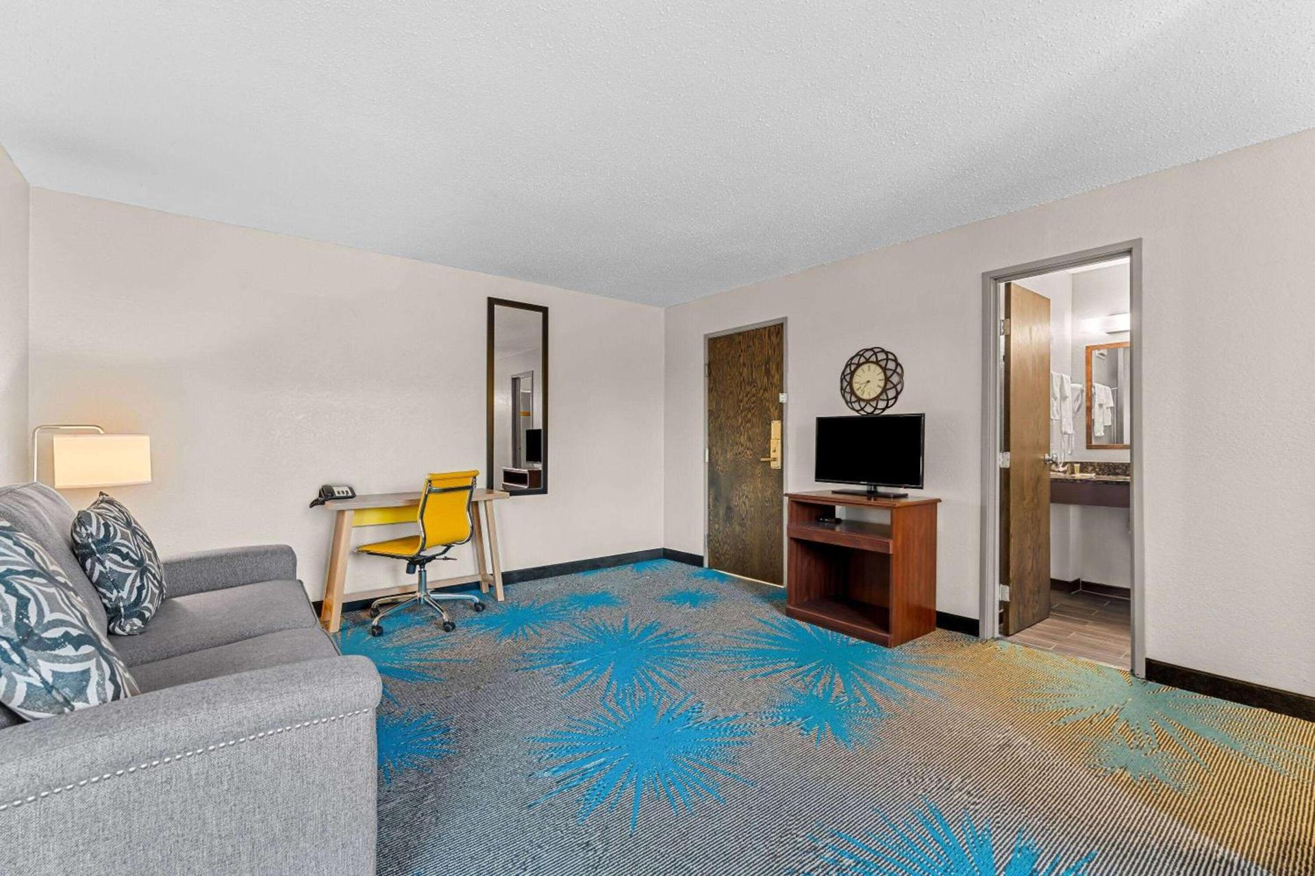Days Inn by Wyndham Sioux Falls photo 31