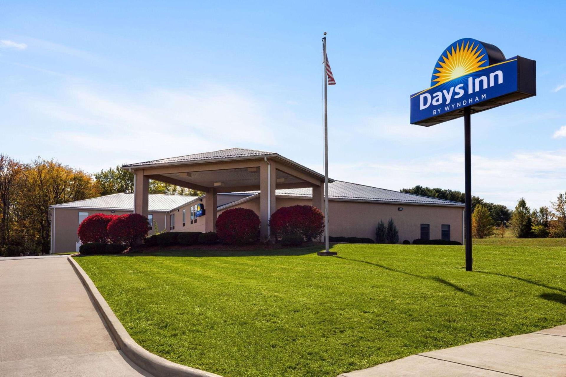Days Inn by Wyndham Hillsboro photo 2