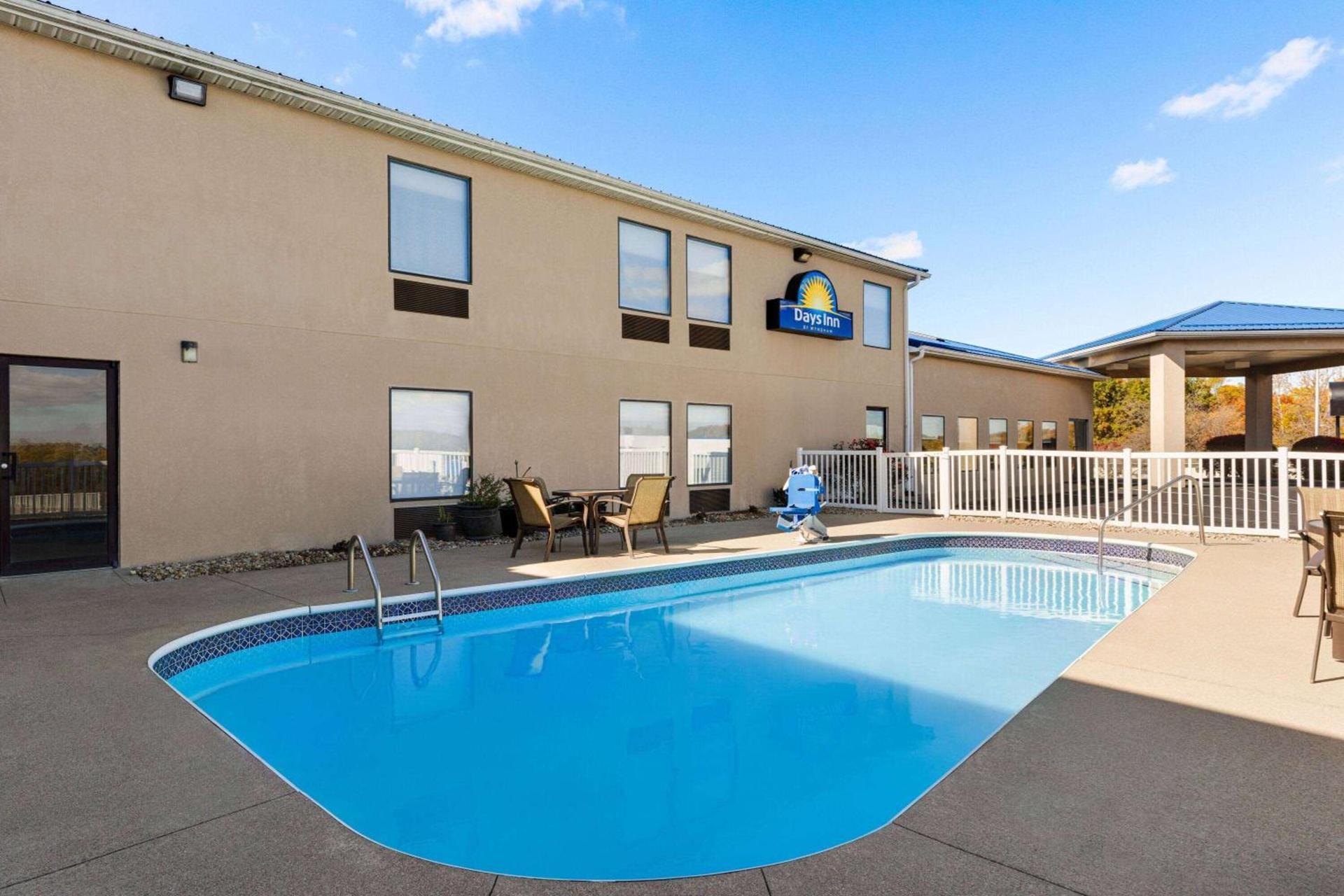 Days Inn by Wyndham Hillsboro photo 6