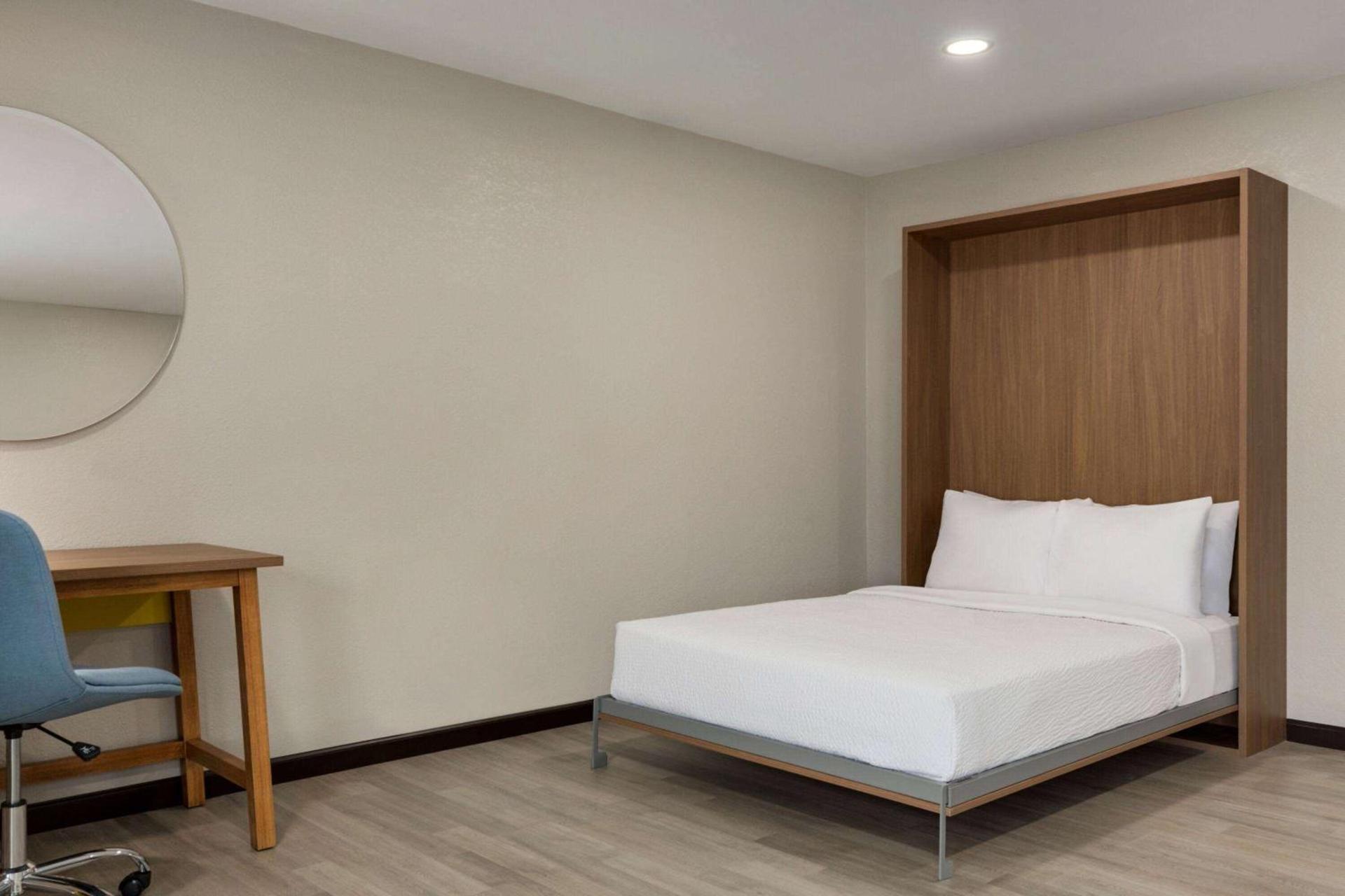 Days Inn by Wyndham Hillsboro photo 9