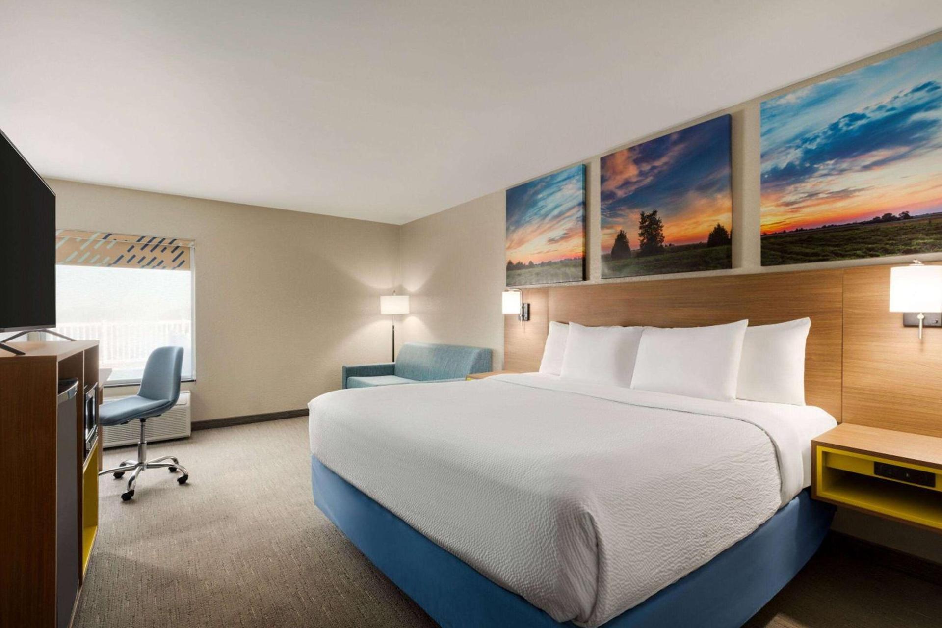 Days Inn by Wyndham Hillsboro photo 10