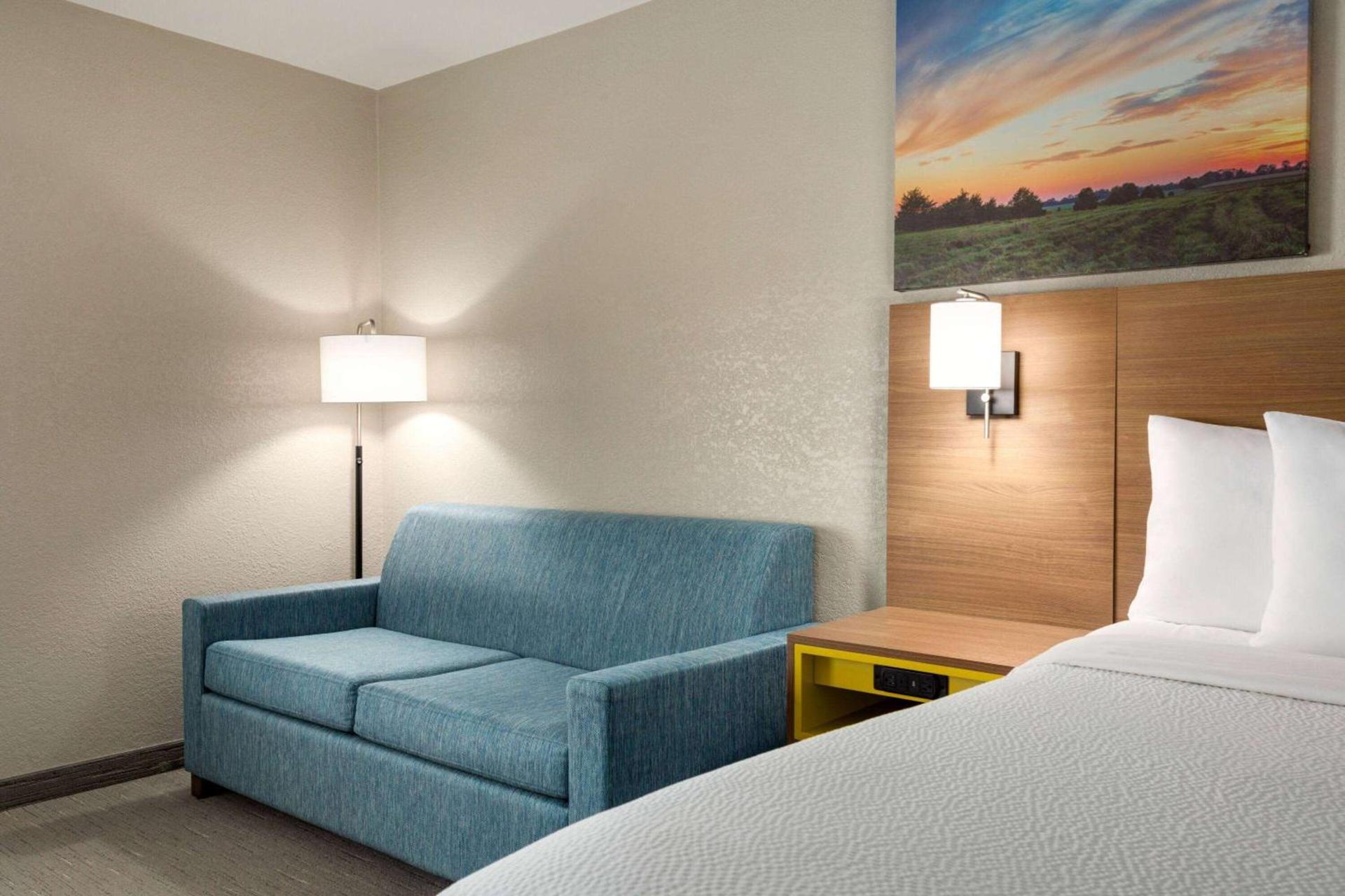 Days Inn by Wyndham Hillsboro photo 11