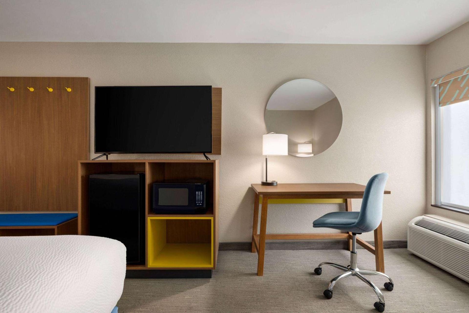 Days Inn by Wyndham Hillsboro photo 12
