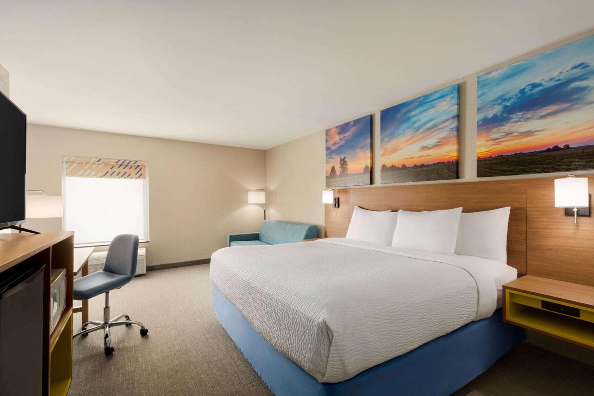 Days Inn by Wyndham Hillsboro photo 19