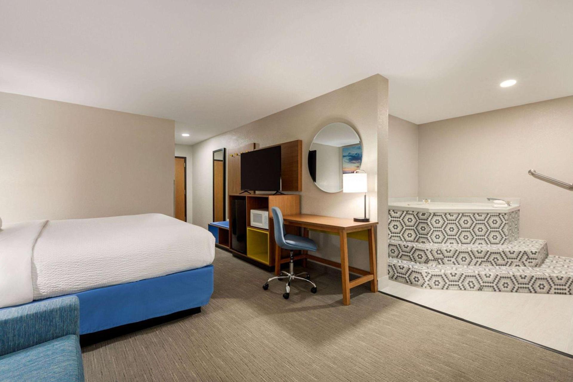 Days Inn by Wyndham Hillsboro photo 20