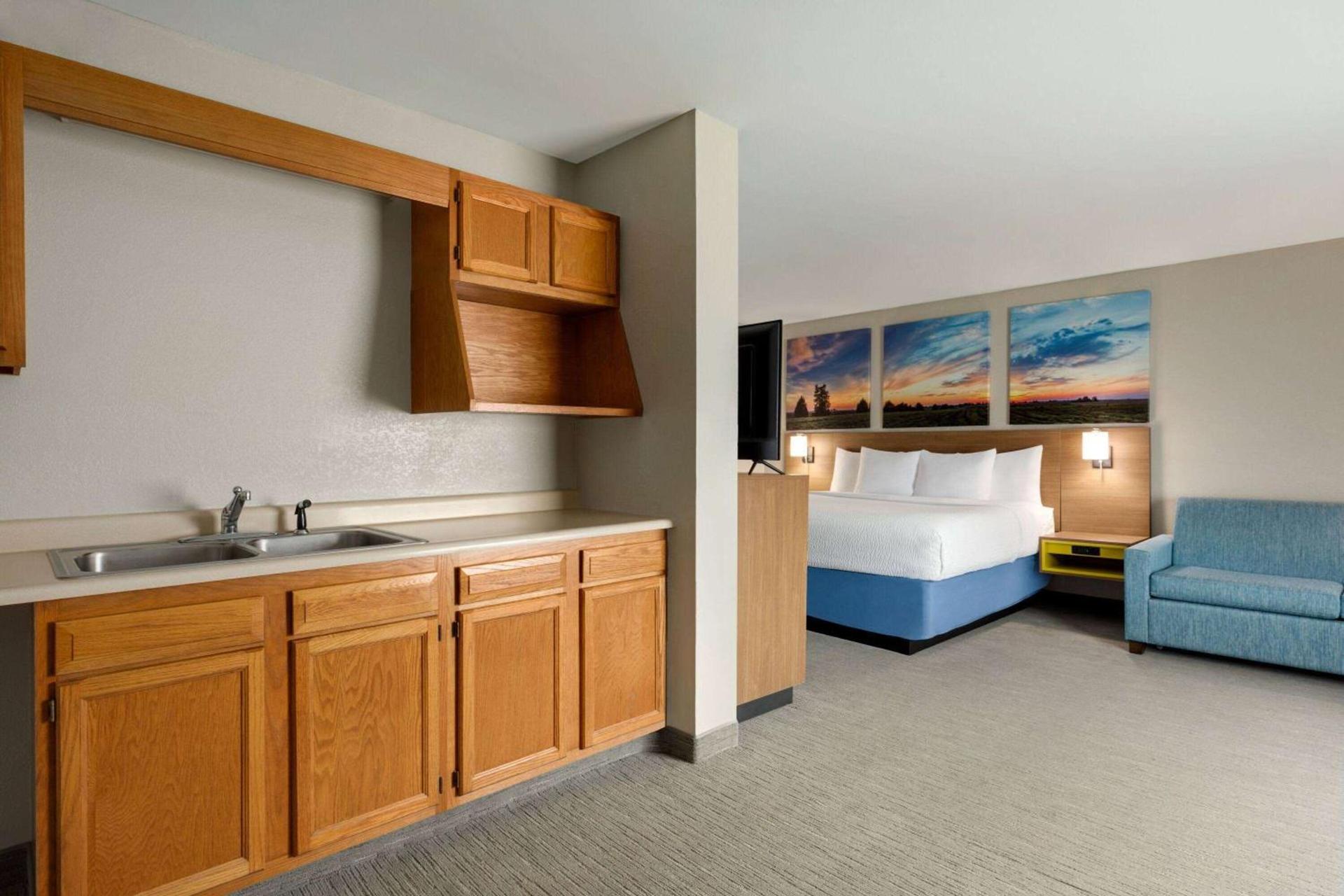 Days Inn by Wyndham Hillsboro photo 22