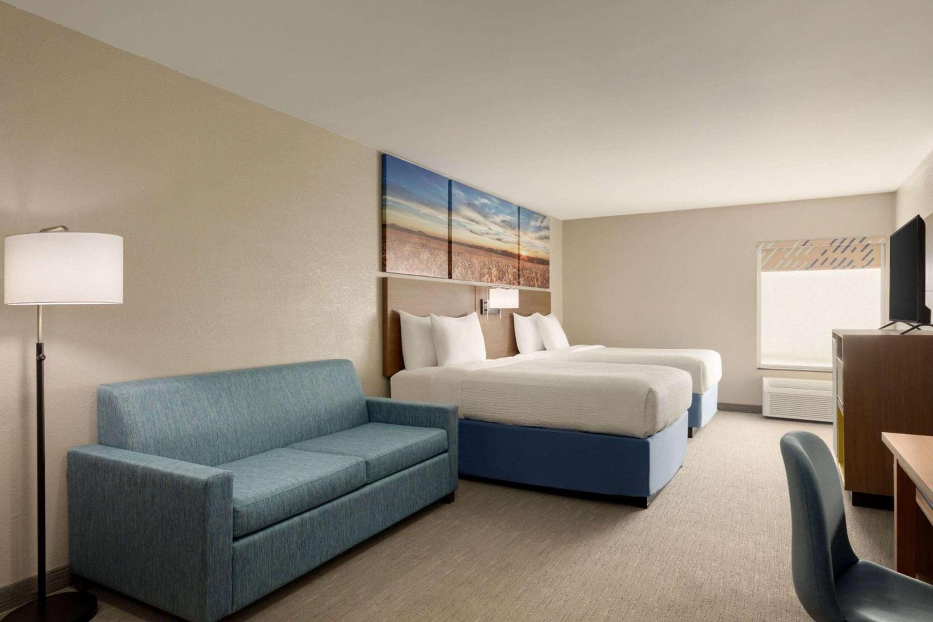 Days Inn by Wyndham Hillsboro photo 24