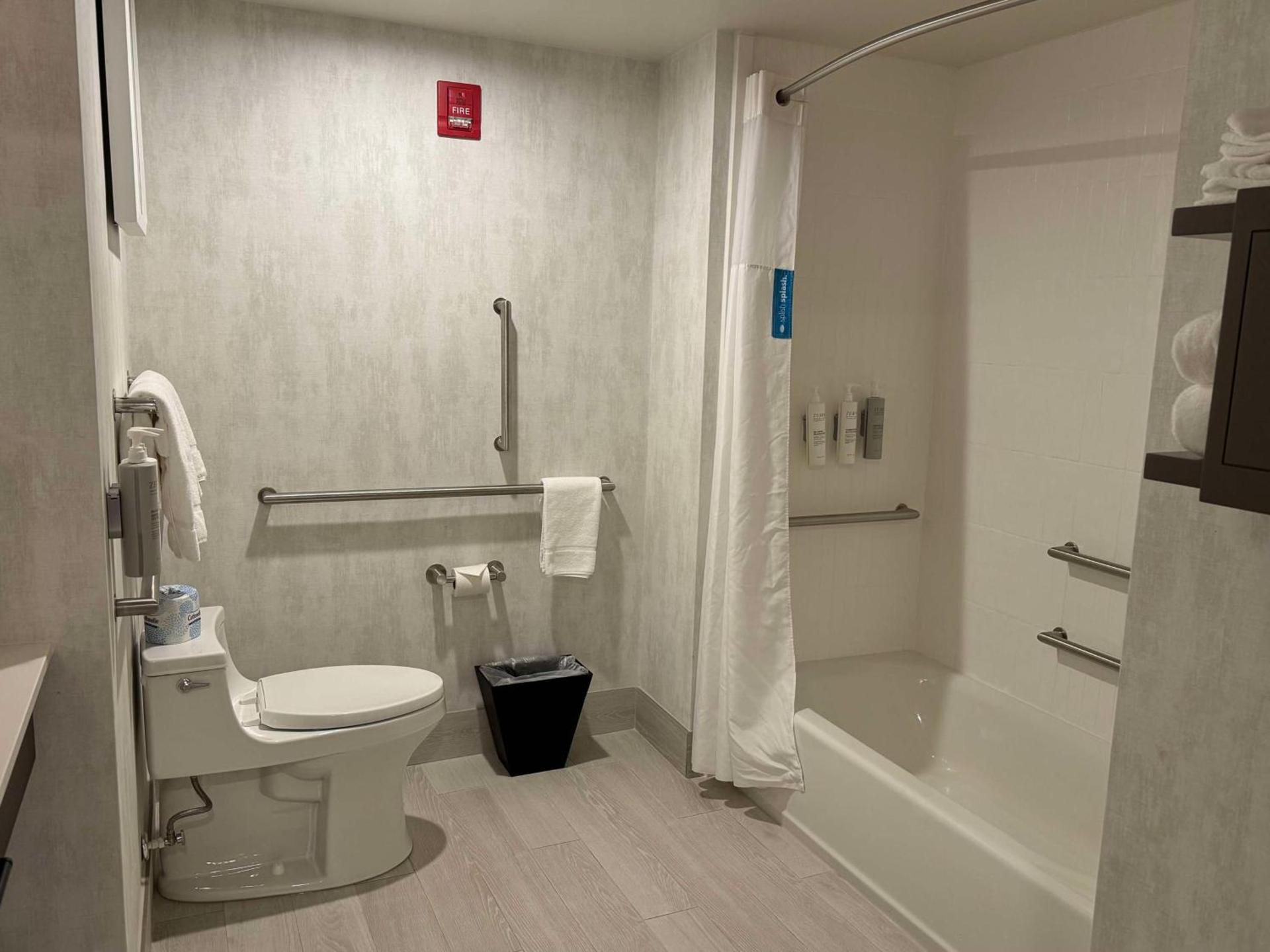 Hampton Inn & Suites Dobson photo 28