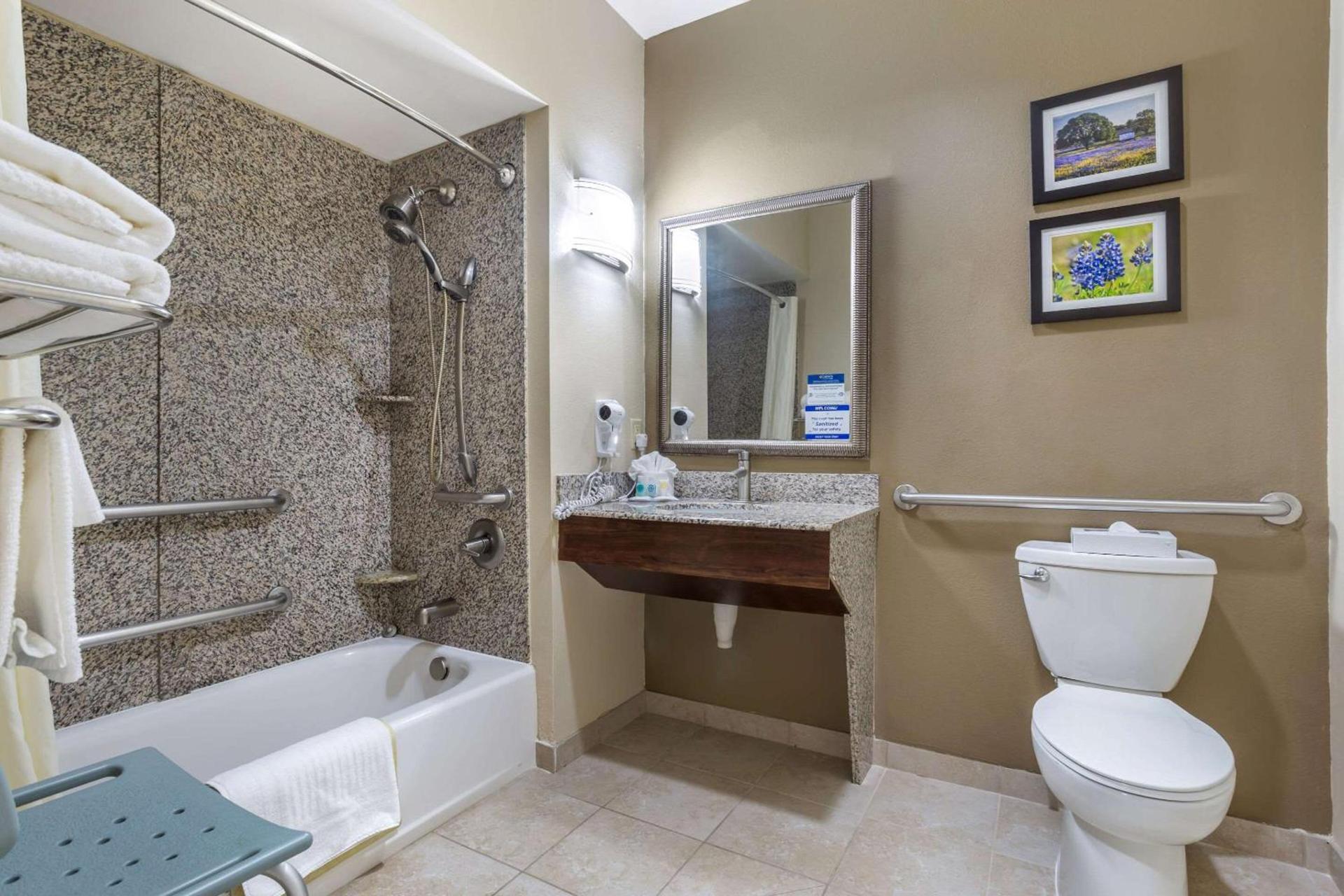 Comfort Suites Old Town Spring photo 9