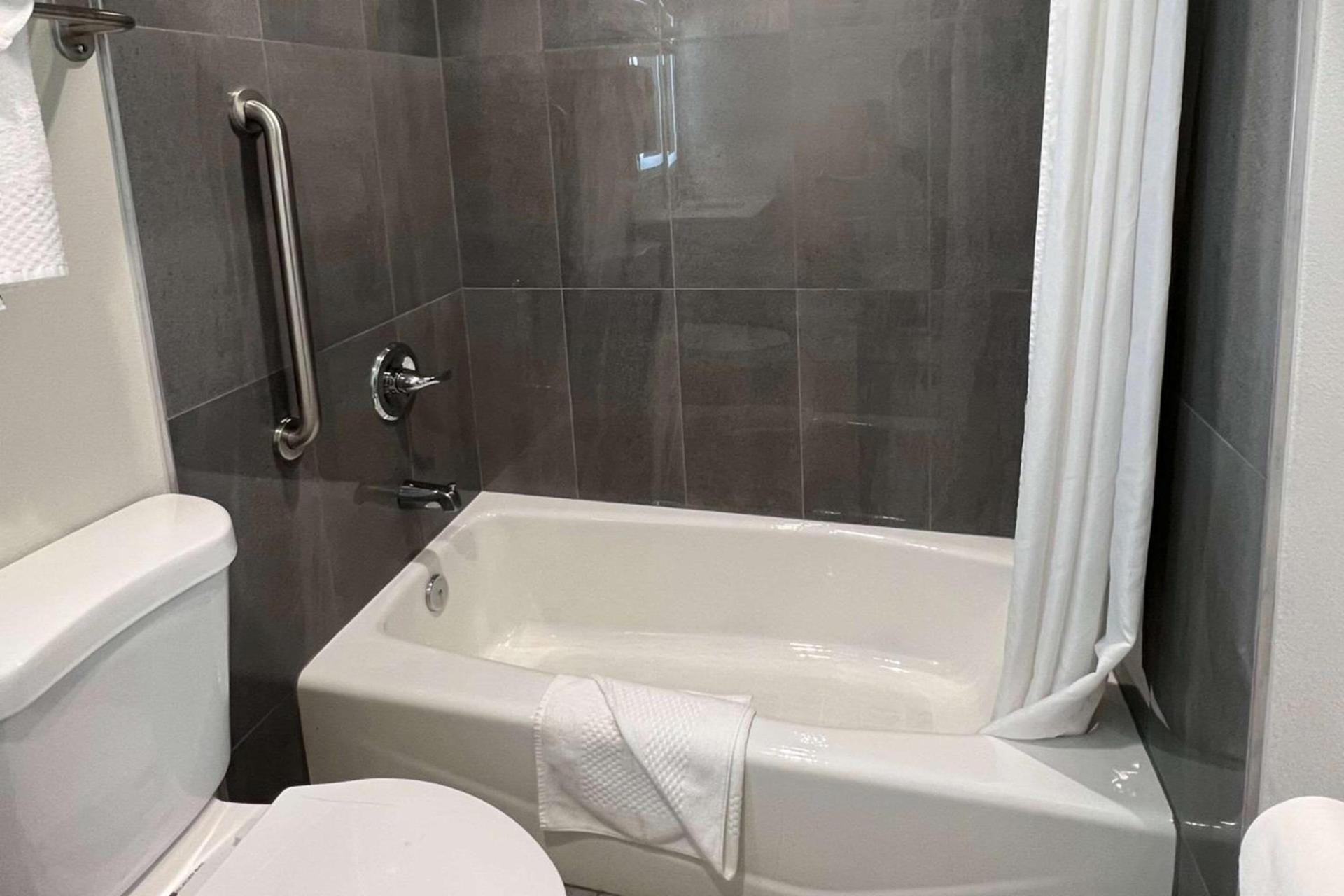 Quality Inn Tracy I-205 photo 50