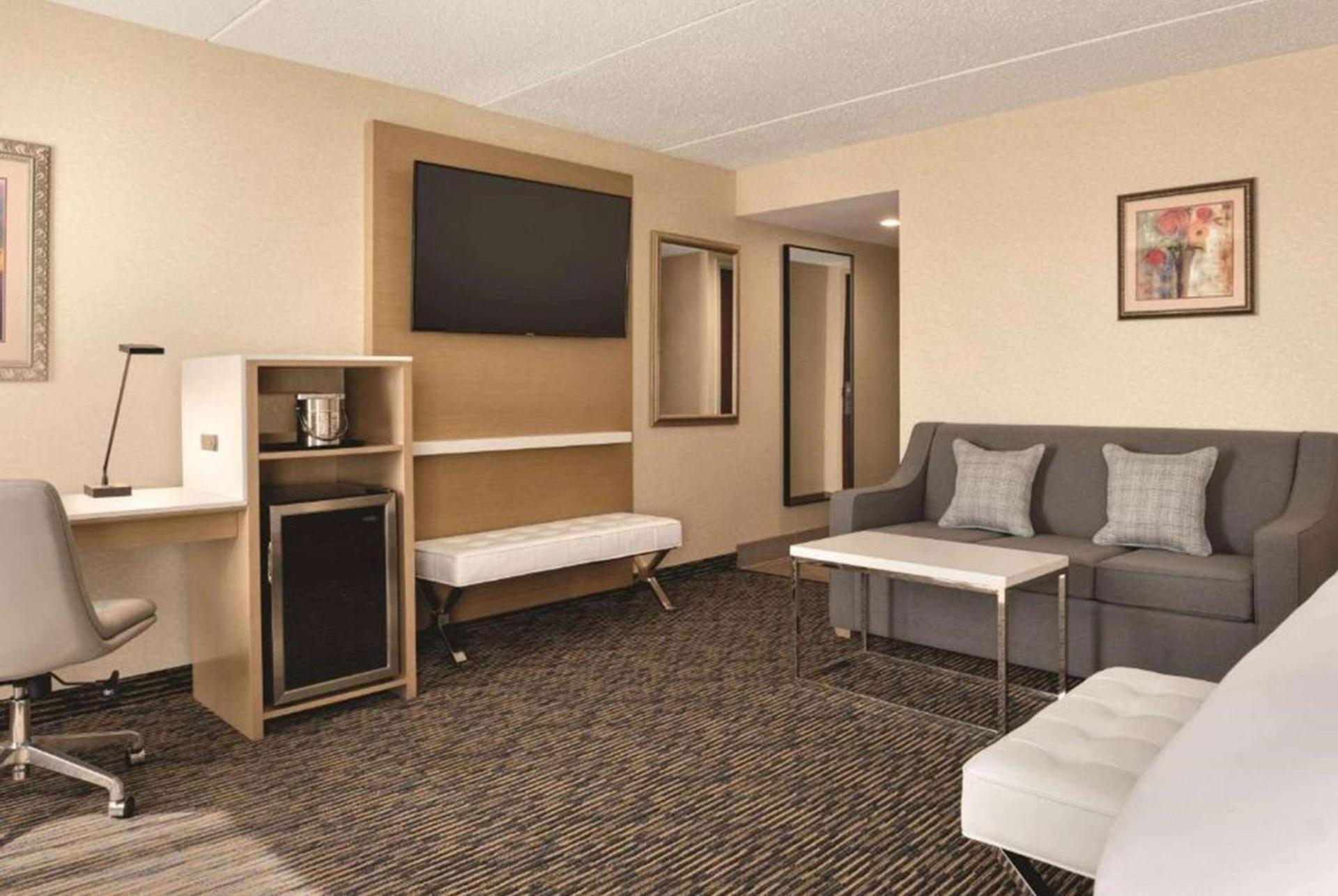 Wyndham Garden Conference Center Champaign - Urbana photo 8