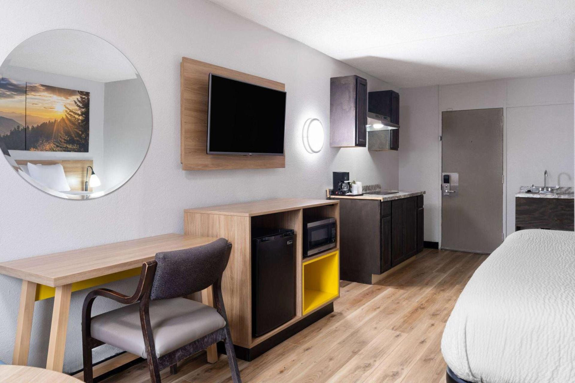 Days Inn by Wyndham Salisbury, NC photo 14