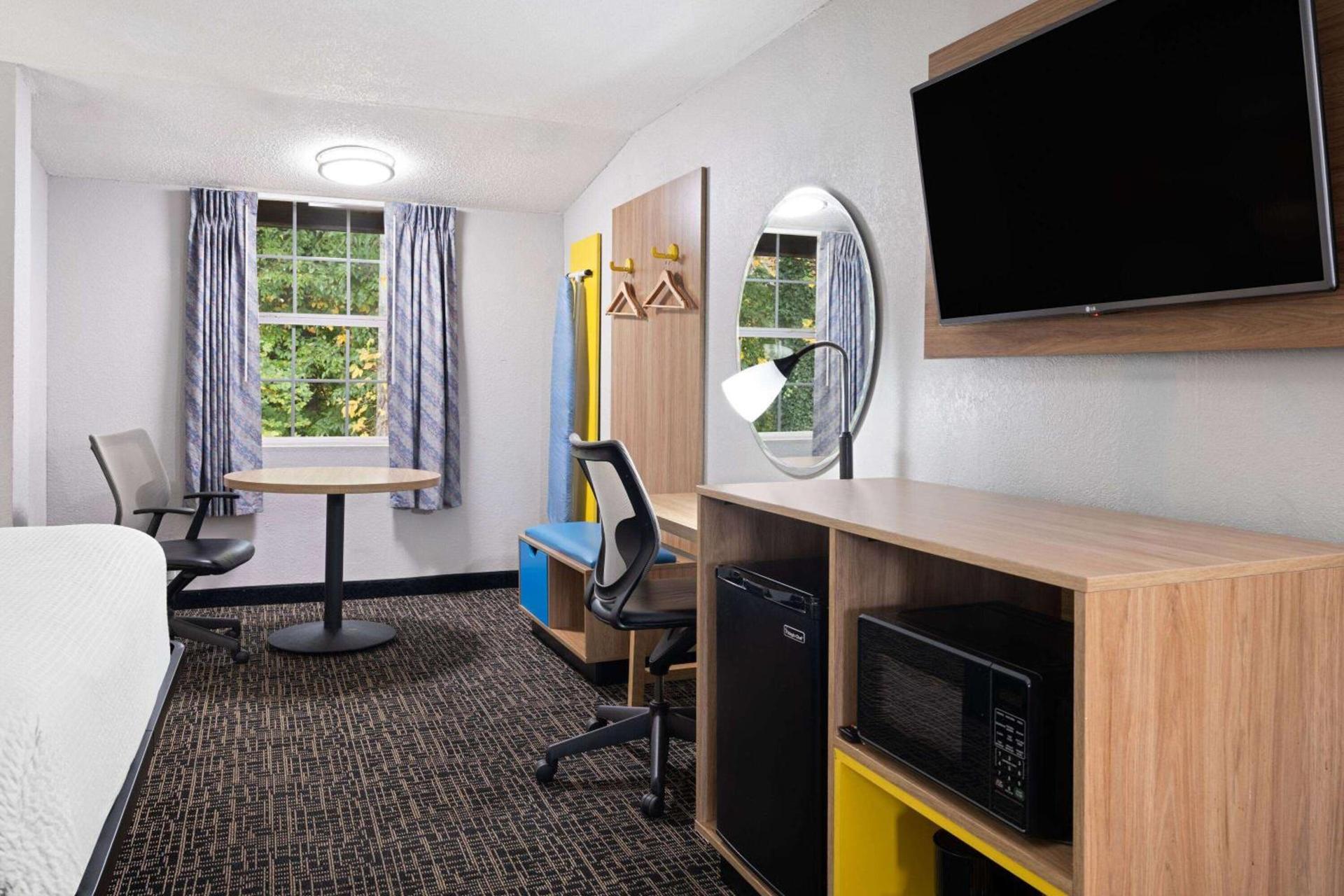 Days Inn by Wyndham Salisbury, NC photo 23